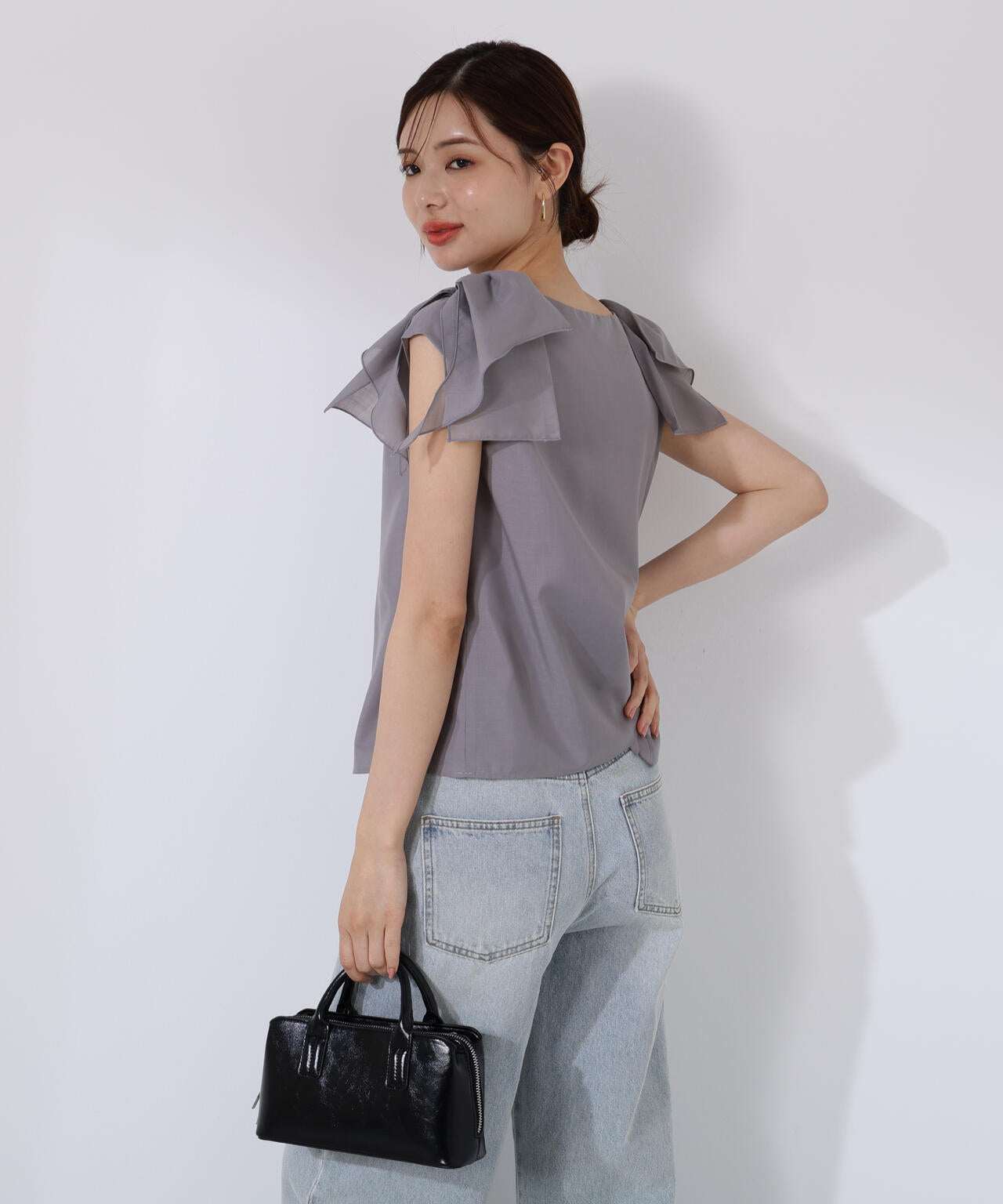 ショルダーリボンブラウス