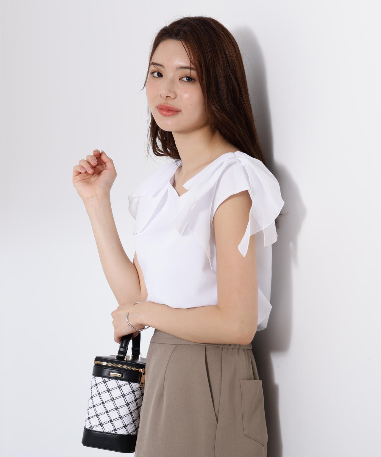 ショルダーリボンブラウス