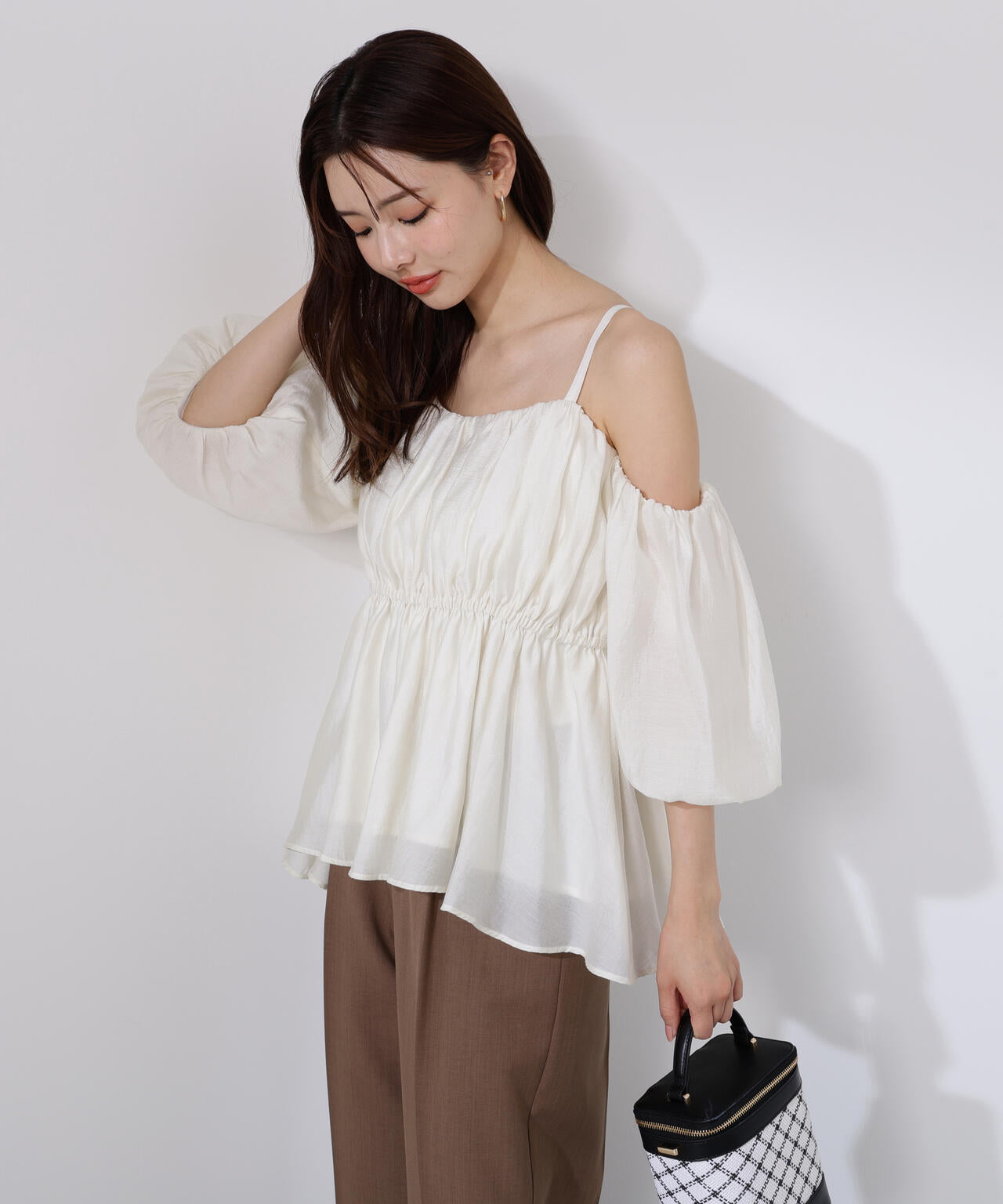 シャーリングオフショルブラウス