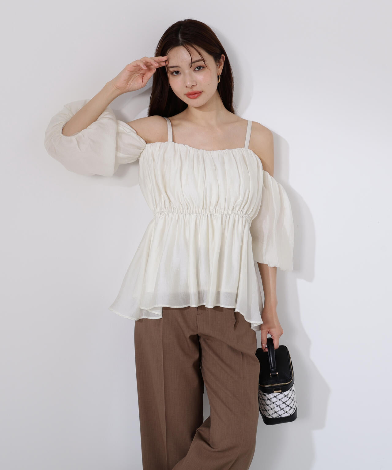 シャーリングオフショルブラウス