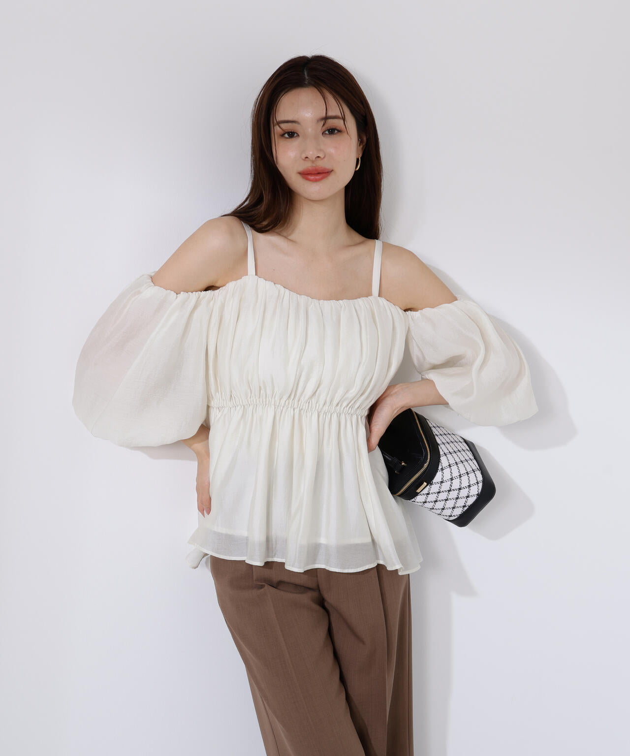 シャーリングオフショルブラウス