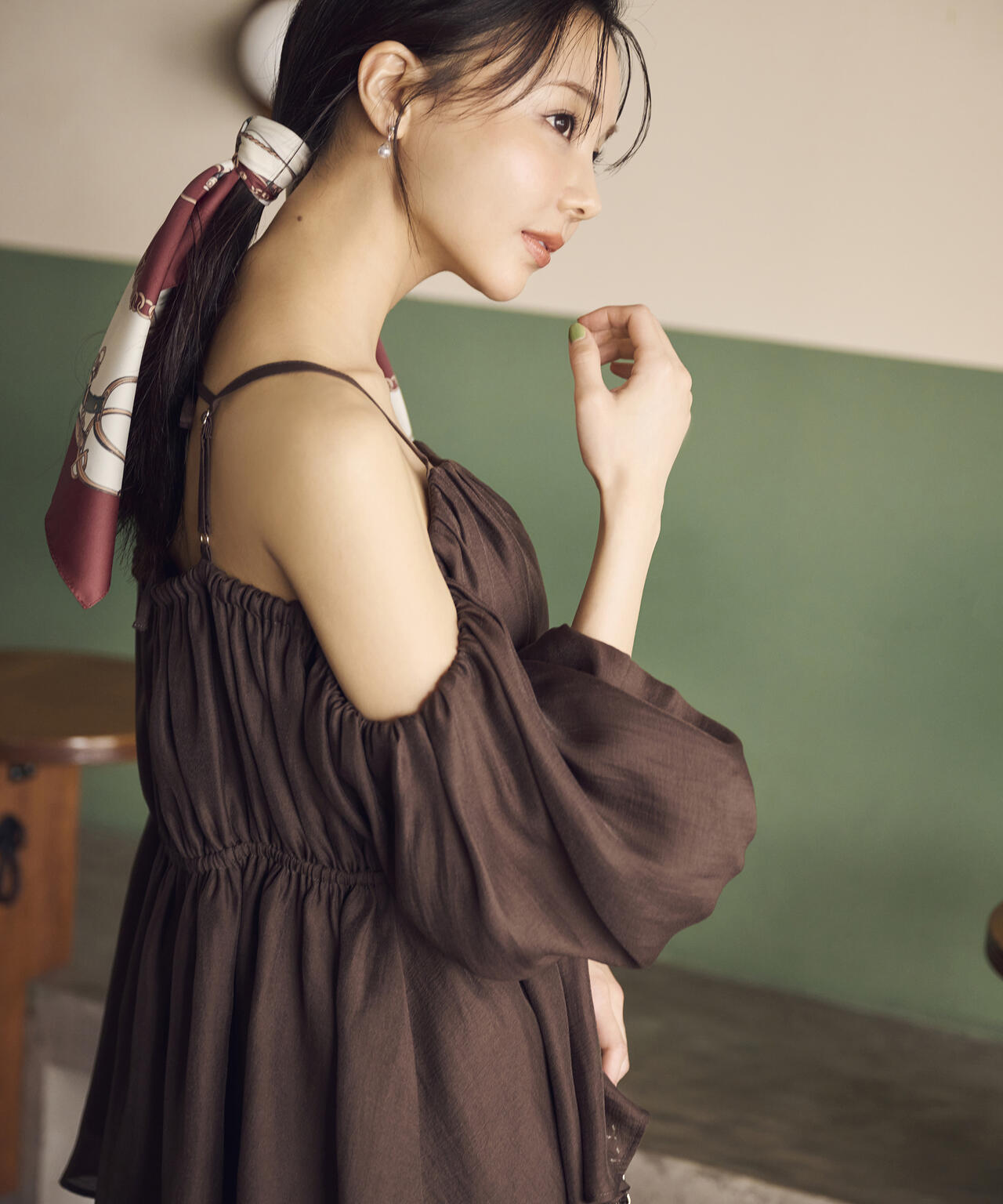 シャーリングオフショルブラウス