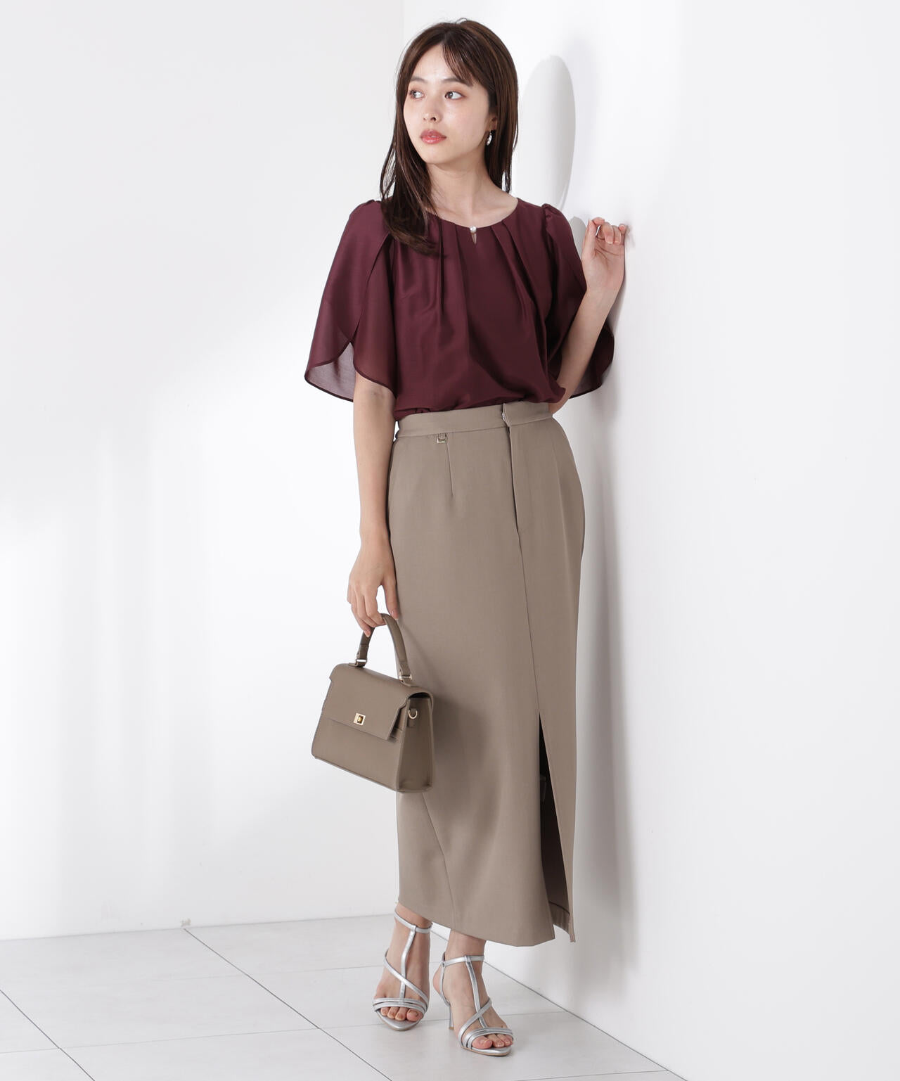 パールポイントフレアスリーブブラウス