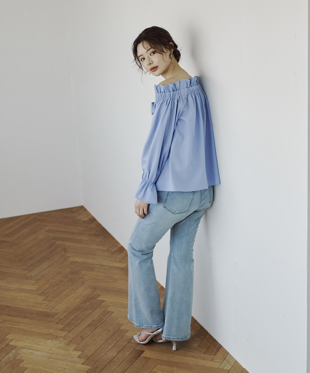 <ウォッシャブル>リボン付きオフショルブラウス