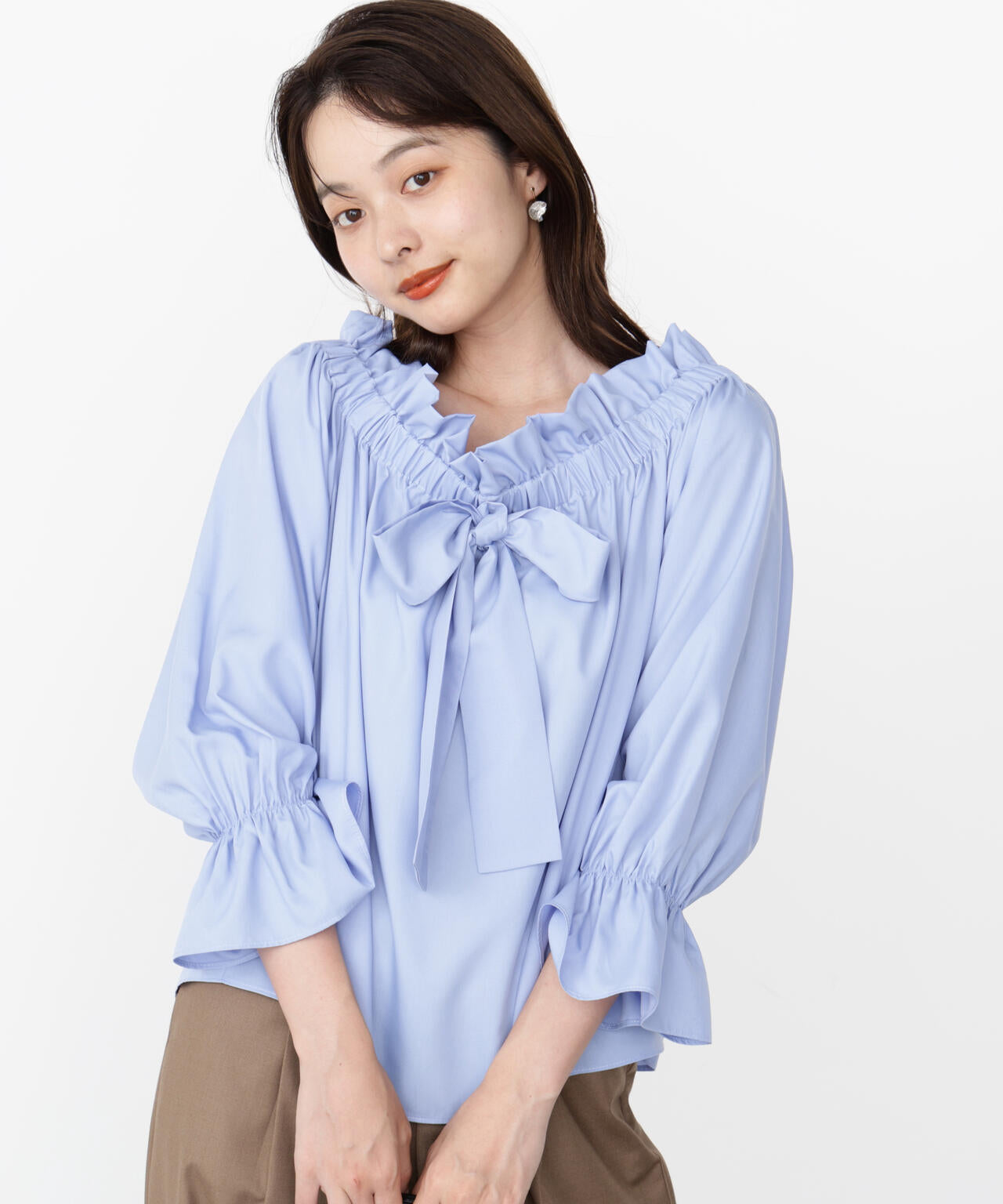 <ウォッシャブル>リボン付きオフショルブラウス