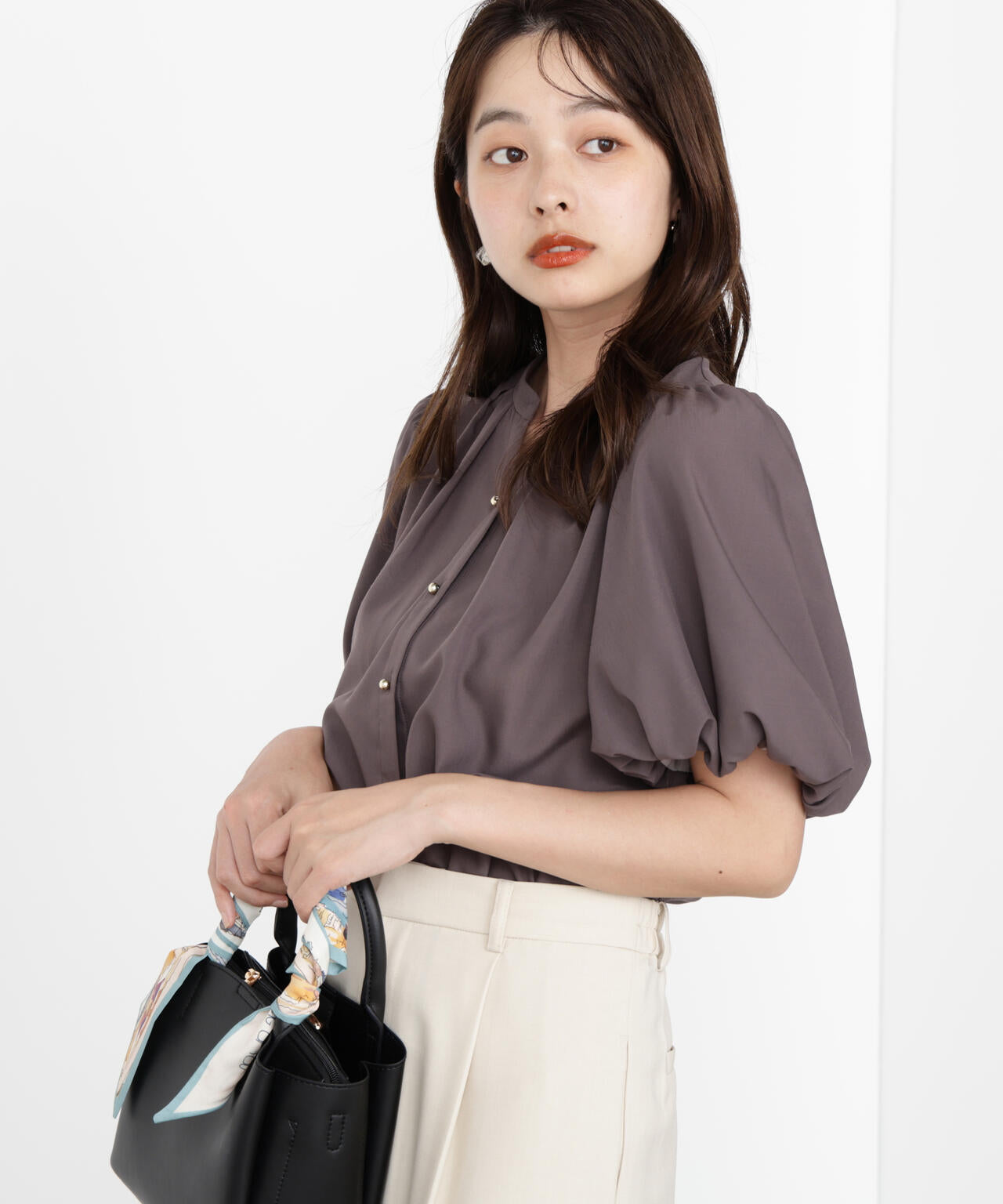 <ウォッシャブル>バルーンタックブラウス