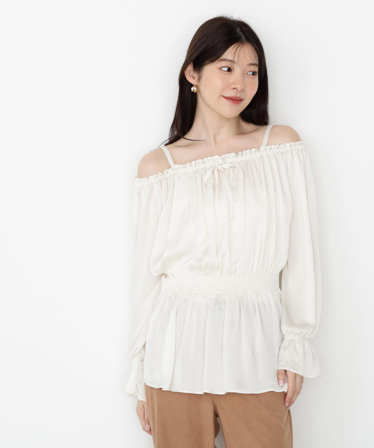 《EDIT COLOGNE》<ウォッシャブル>リボン付きオフショルブラウス