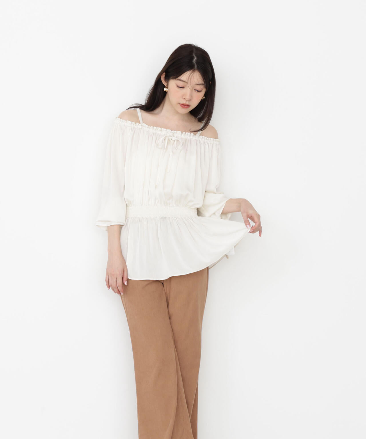 《EDIT COLOGNE》<ウォッシャブル>リボン付きオフショルブラウス