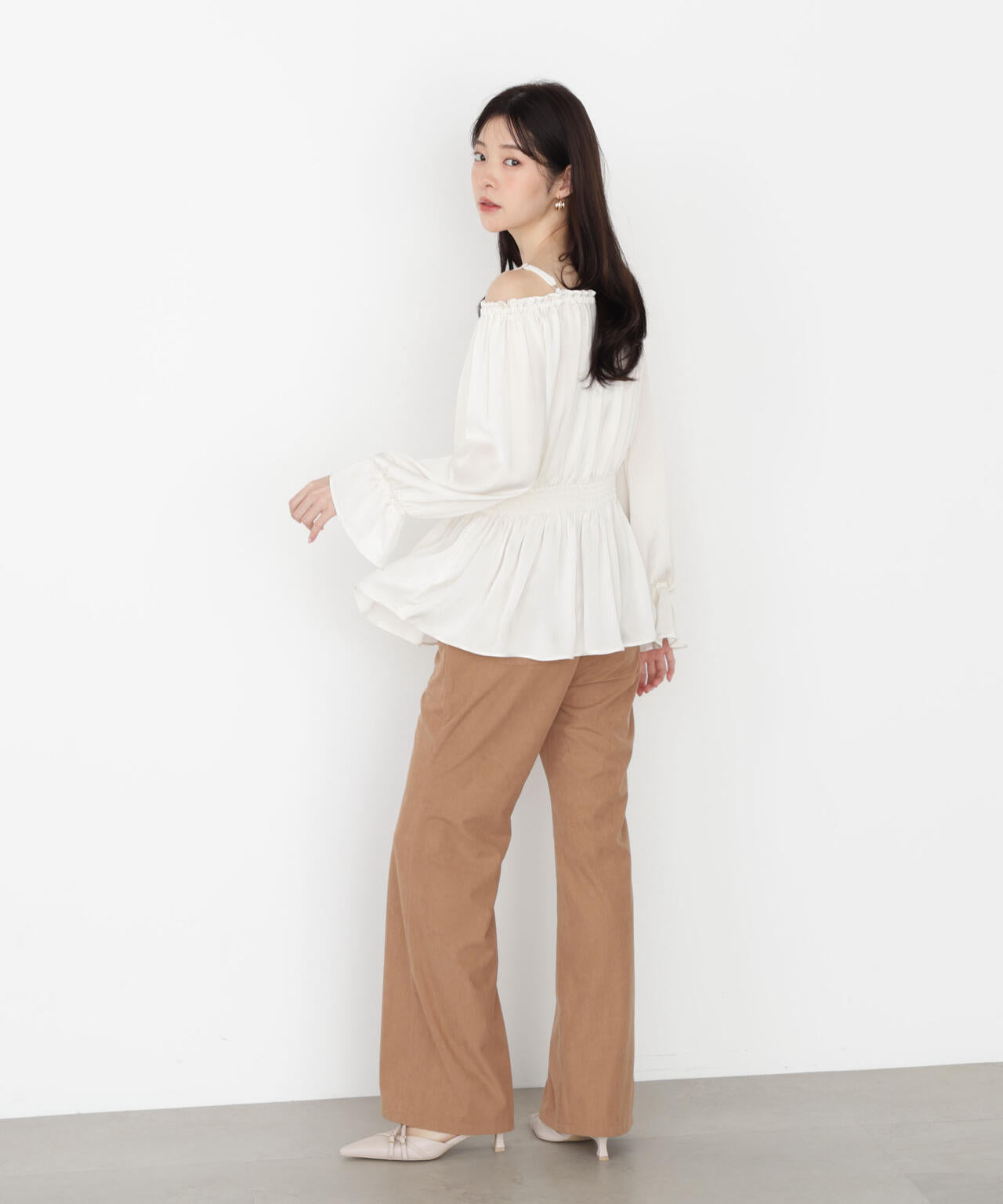 《EDIT COLOGNE》<ウォッシャブル>リボン付きオフショルブラウス