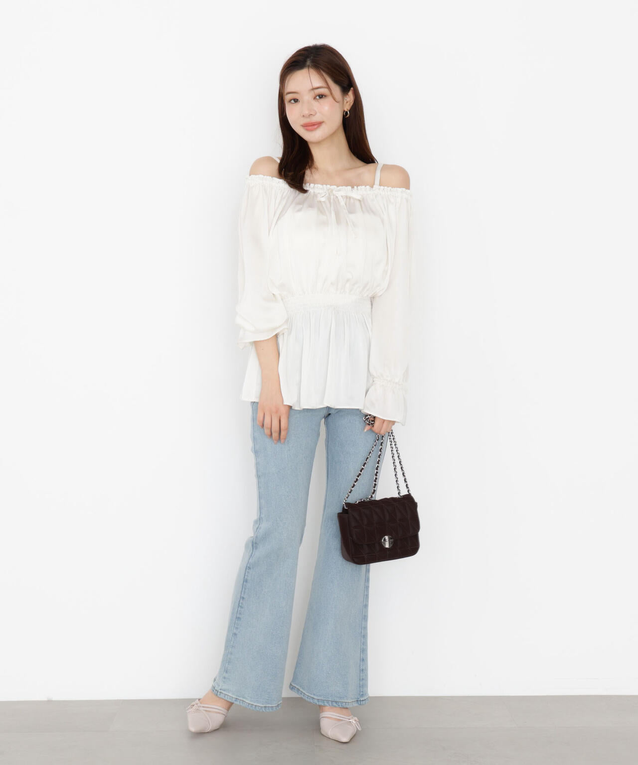 《EDIT COLOGNE》<ウォッシャブル>リボン付きオフショルブラウス