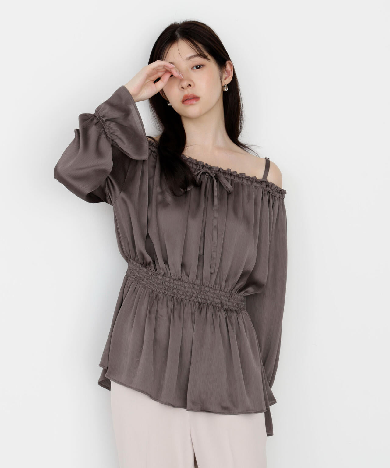 《EDIT COLOGNE》<ウォッシャブル>リボン付きオフショルブラウス