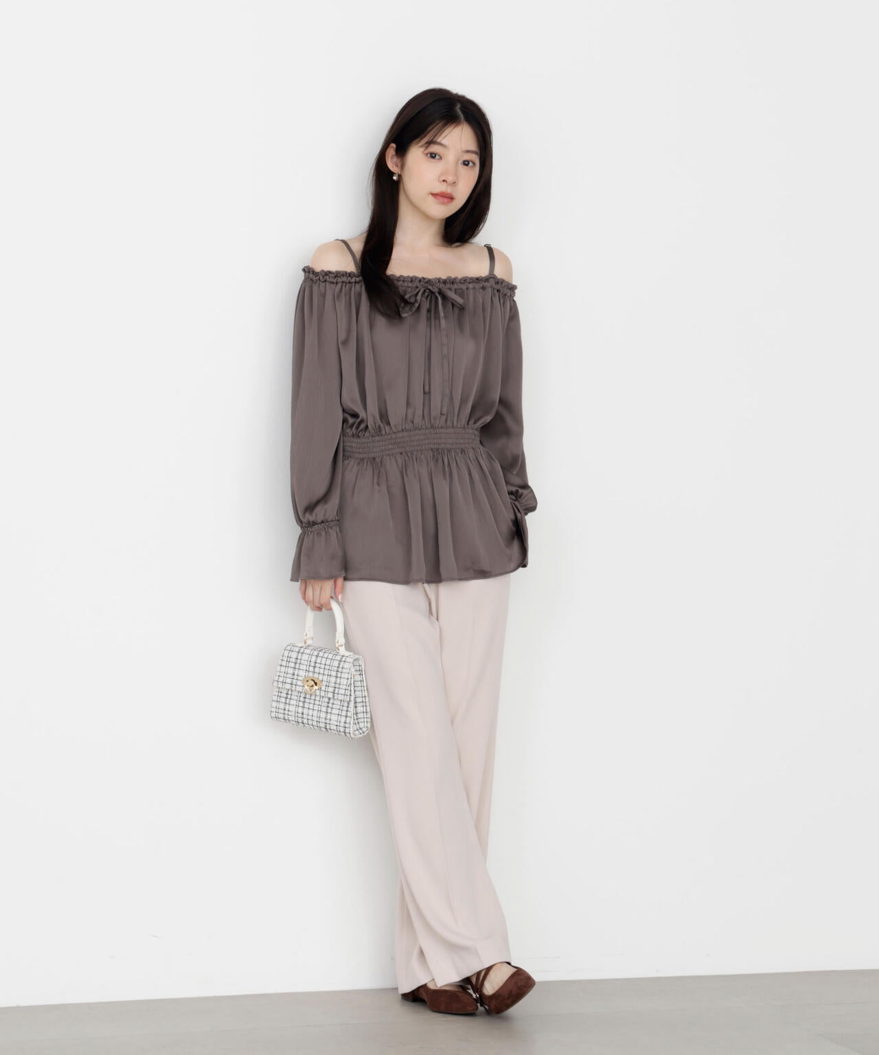 《EDIT COLOGNE》<ウォッシャブル>リボン付きオフショルブラウス