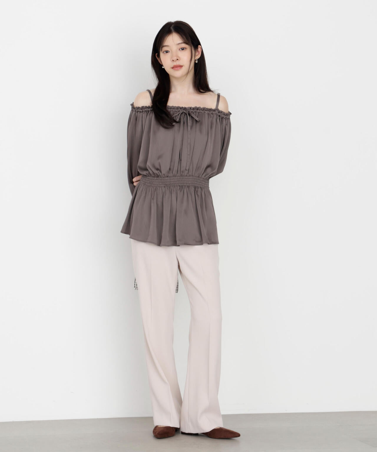 《EDIT COLOGNE》<ウォッシャブル>リボン付きオフショルブラウス