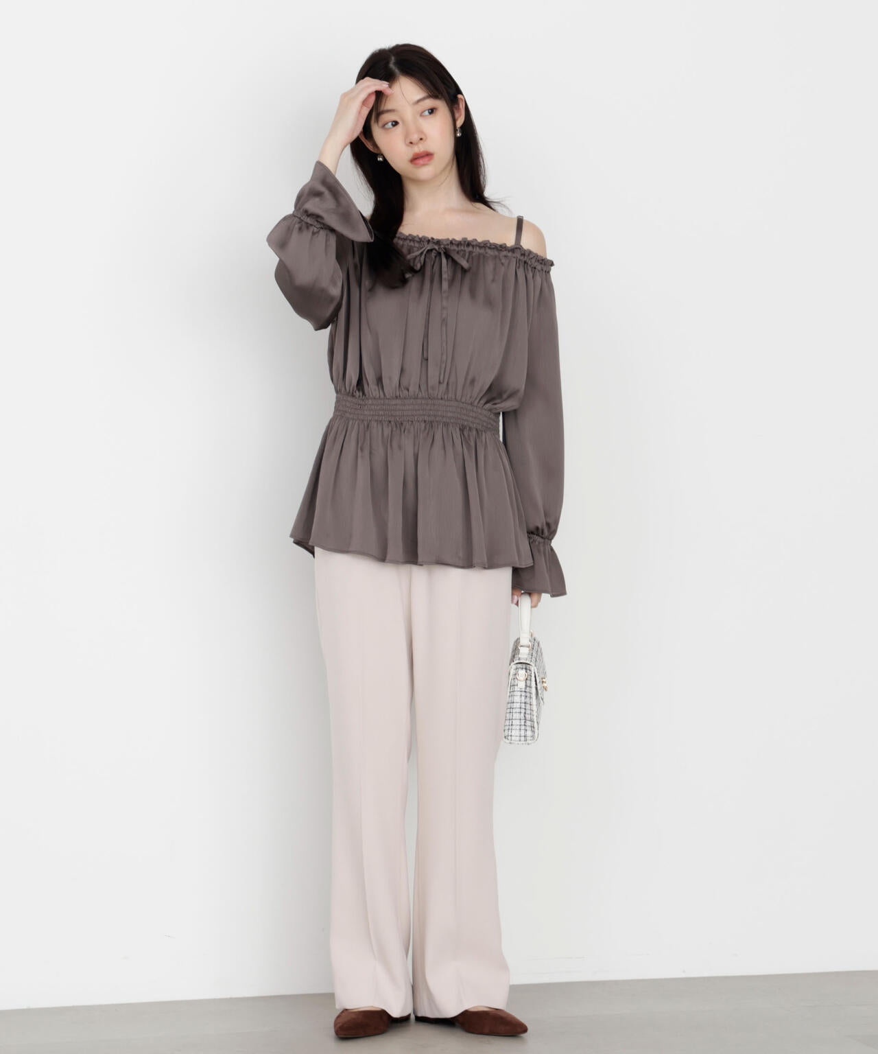 《EDIT COLOGNE》<ウォッシャブル>リボン付きオフショルブラウス