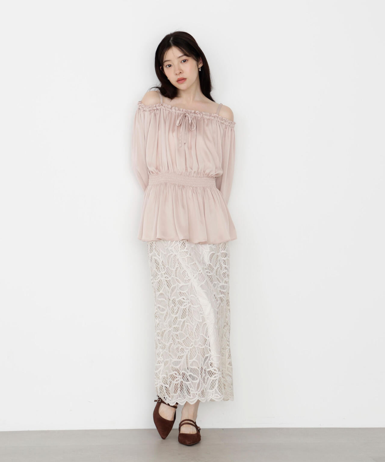 《EDIT COLOGNE》<ウォッシャブル>リボン付きオフショルブラウス