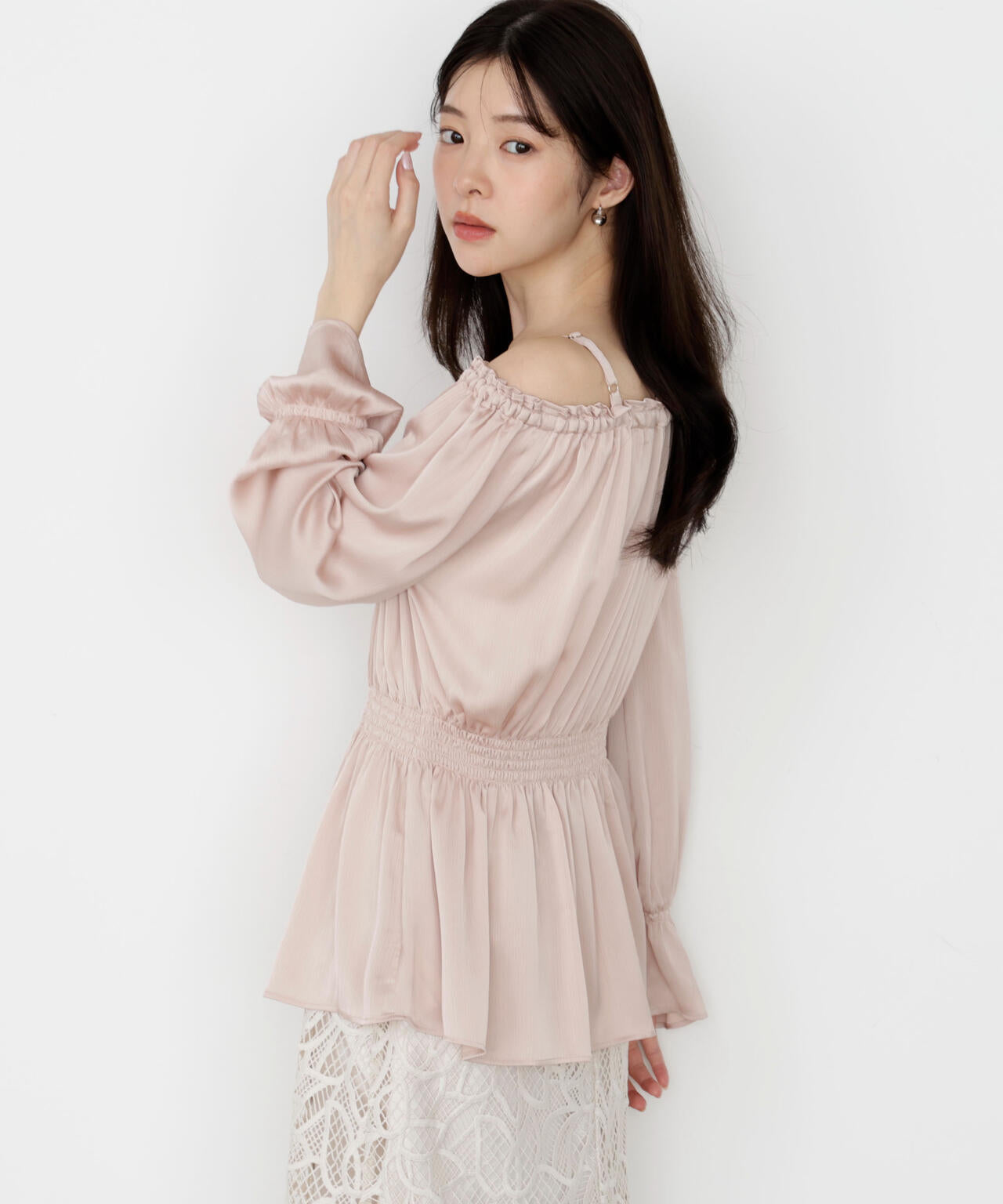 《EDIT COLOGNE》<ウォッシャブル>リボン付きオフショルブラウス