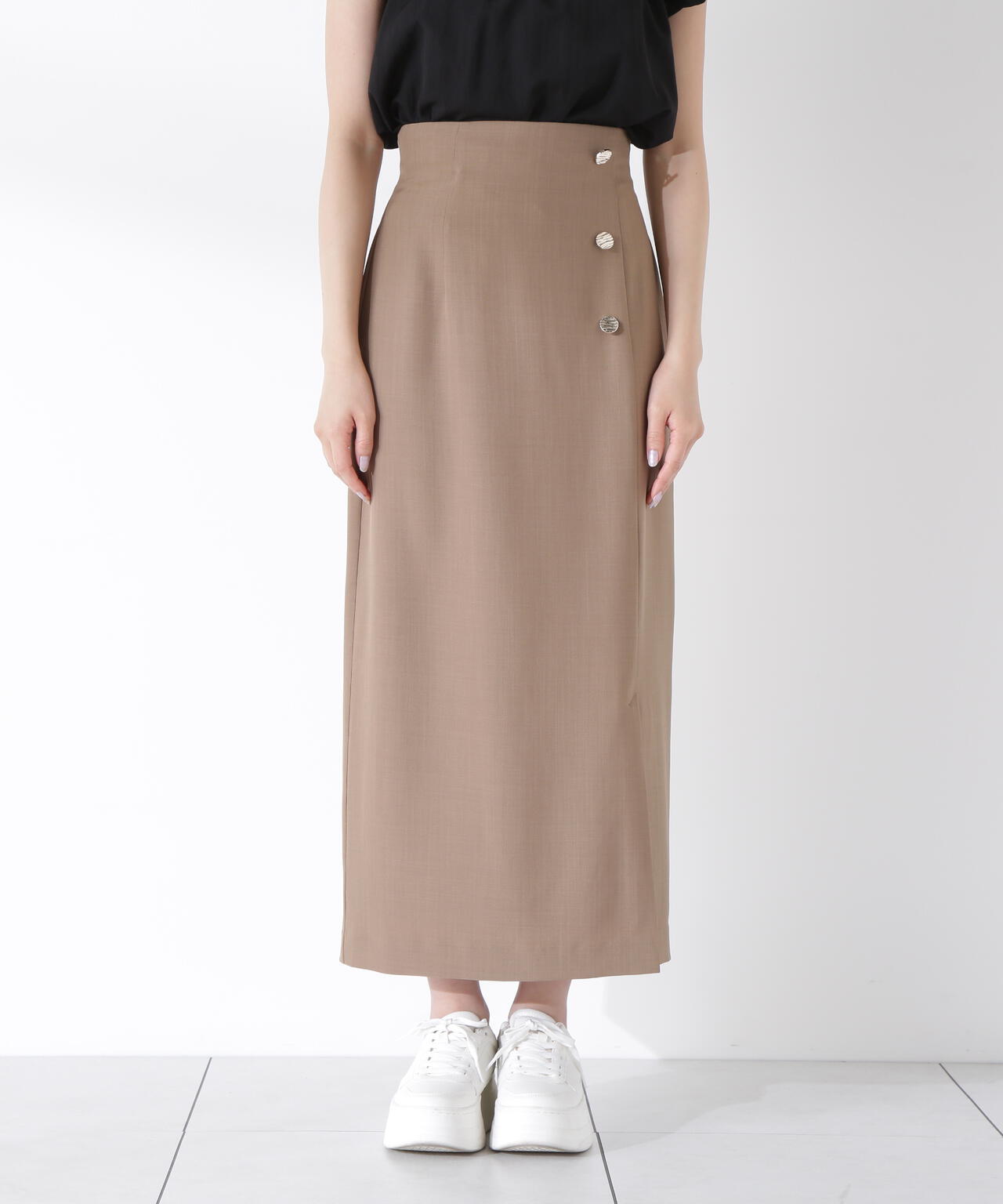 ニュアンス釦付きナロースカート