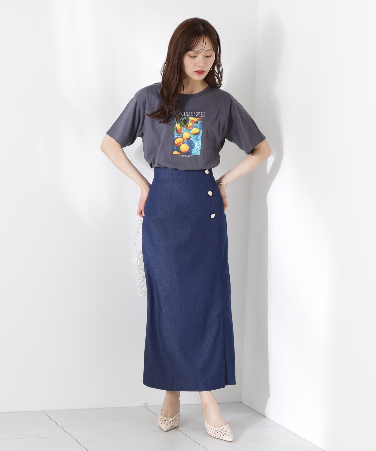 ニュアンス釦付きナロースカート