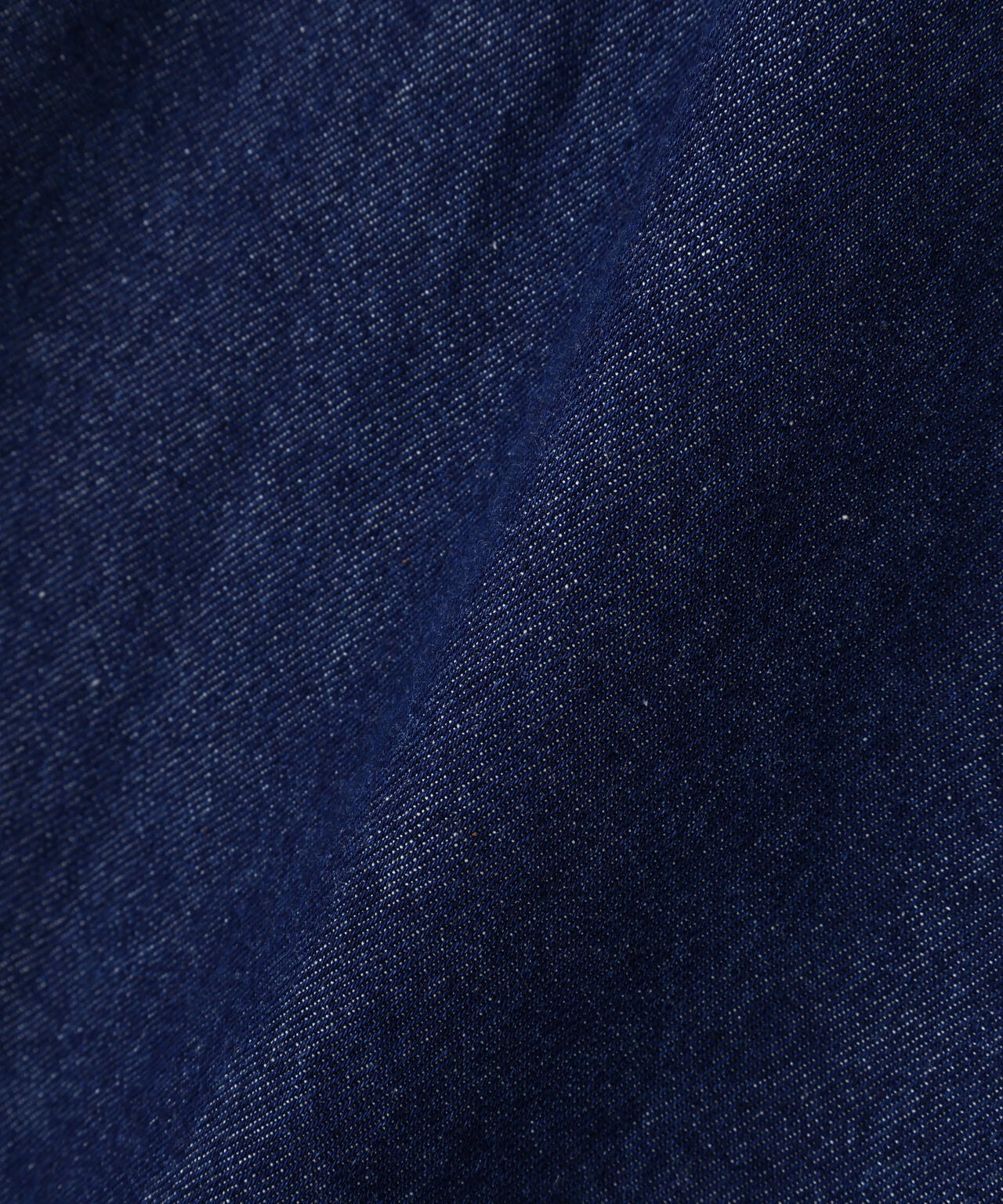 ニュアンス釦付きナロースカート