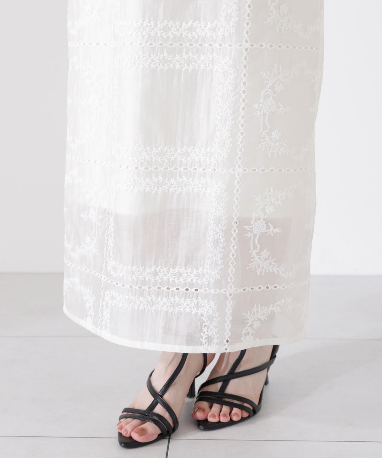 シアーパネルレーススカート