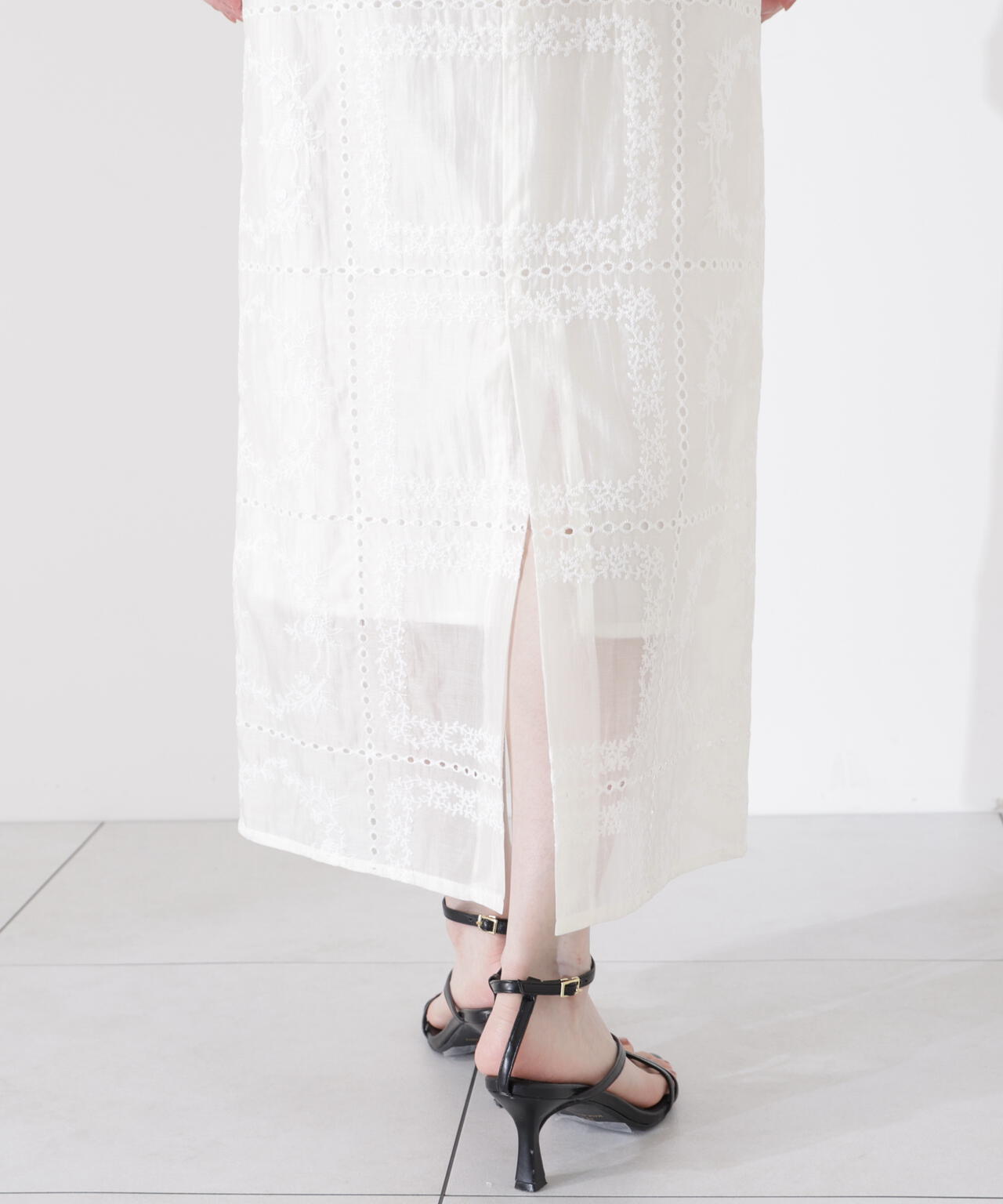 シアーパネルレーススカート
