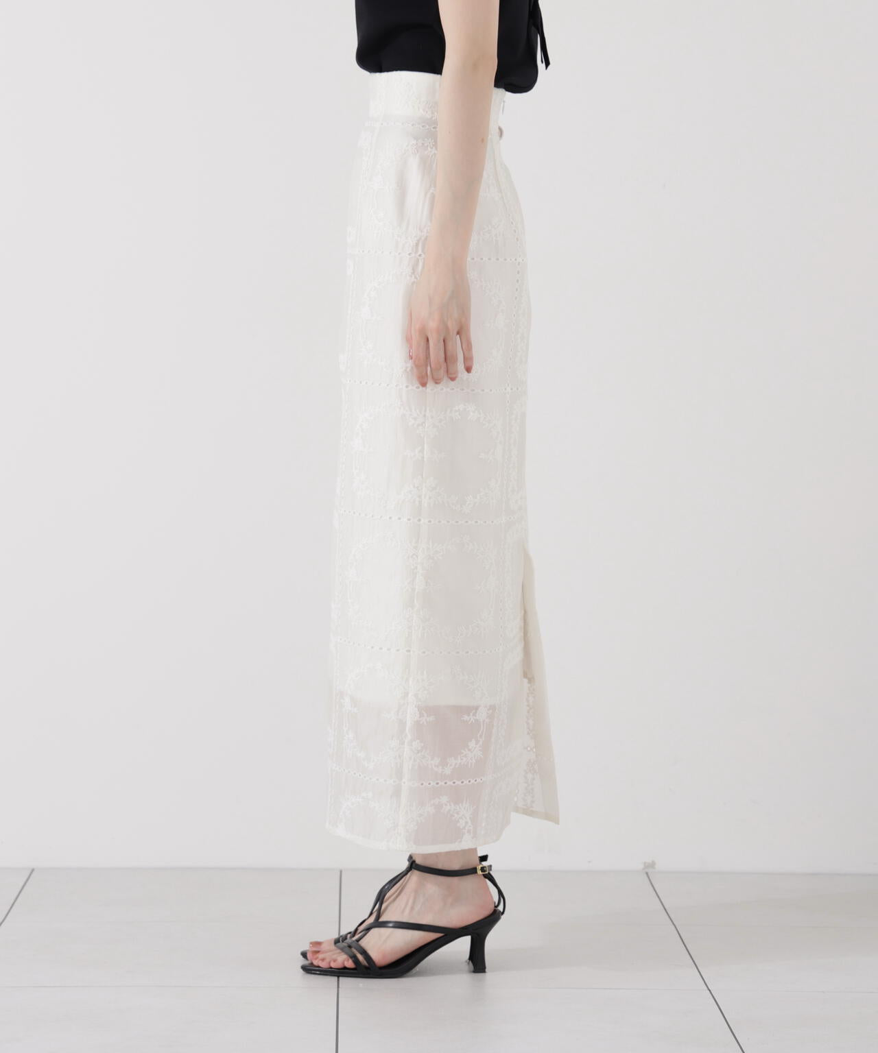 シアーパネルレーススカート
