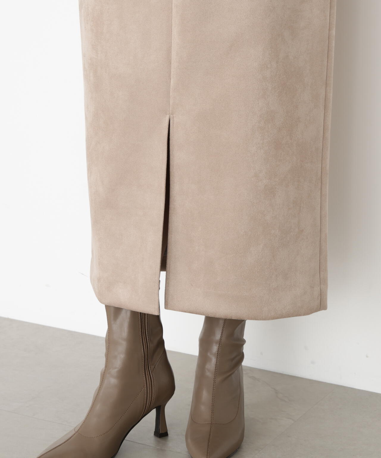 【松川星さん着用】ダンボールフェイクスエードタイトスカート