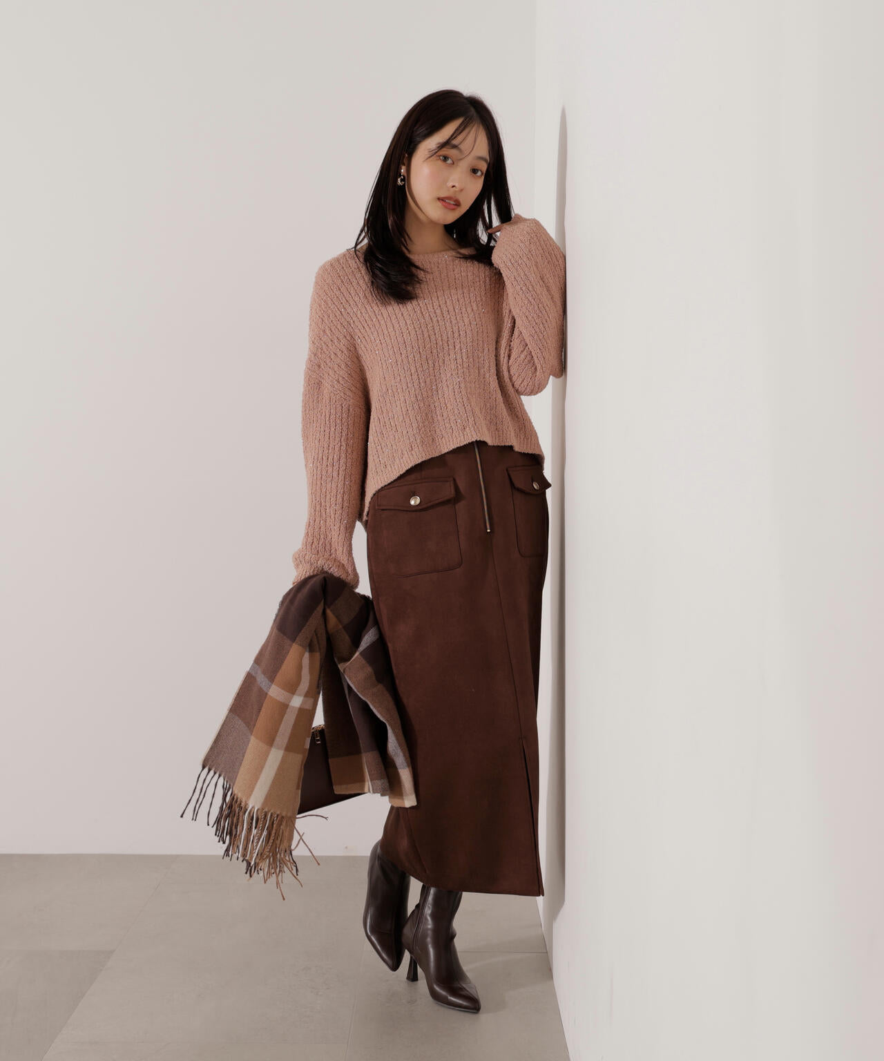 【松川星さん着用】ダンボールフェイクスエードタイトスカート