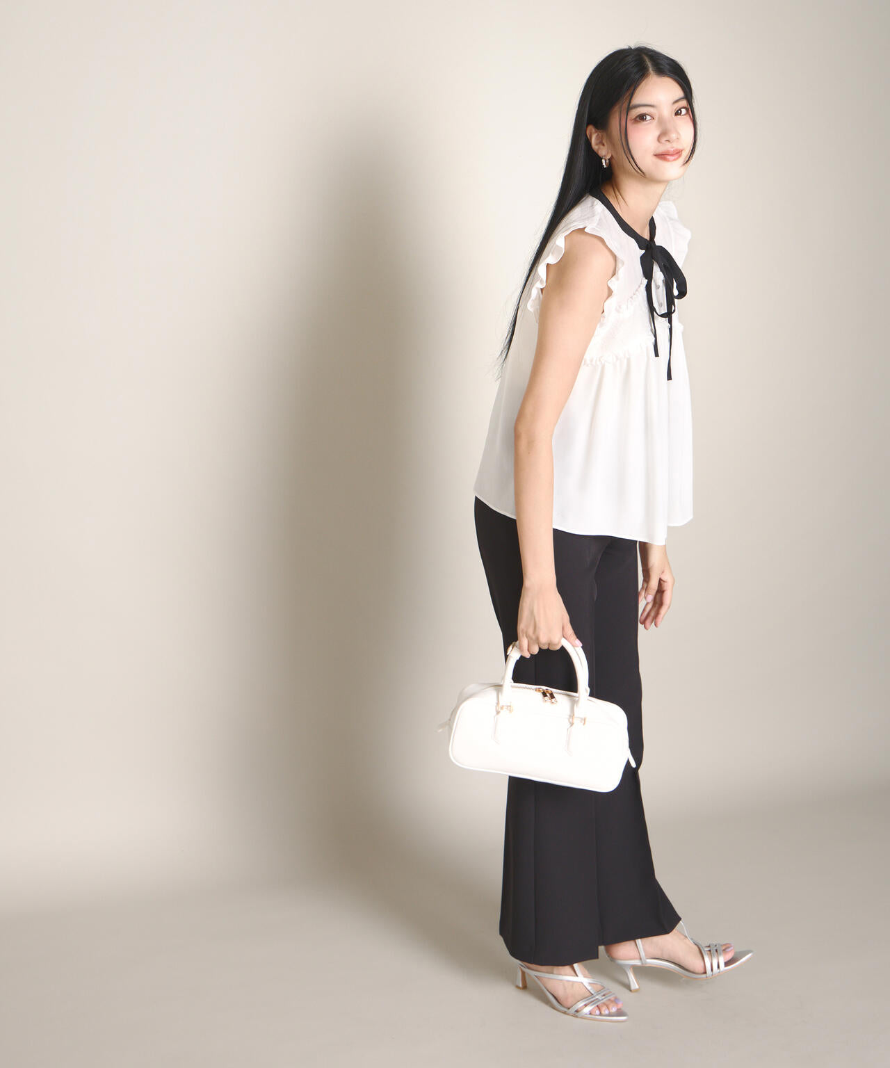 美脚フレアーパンツ