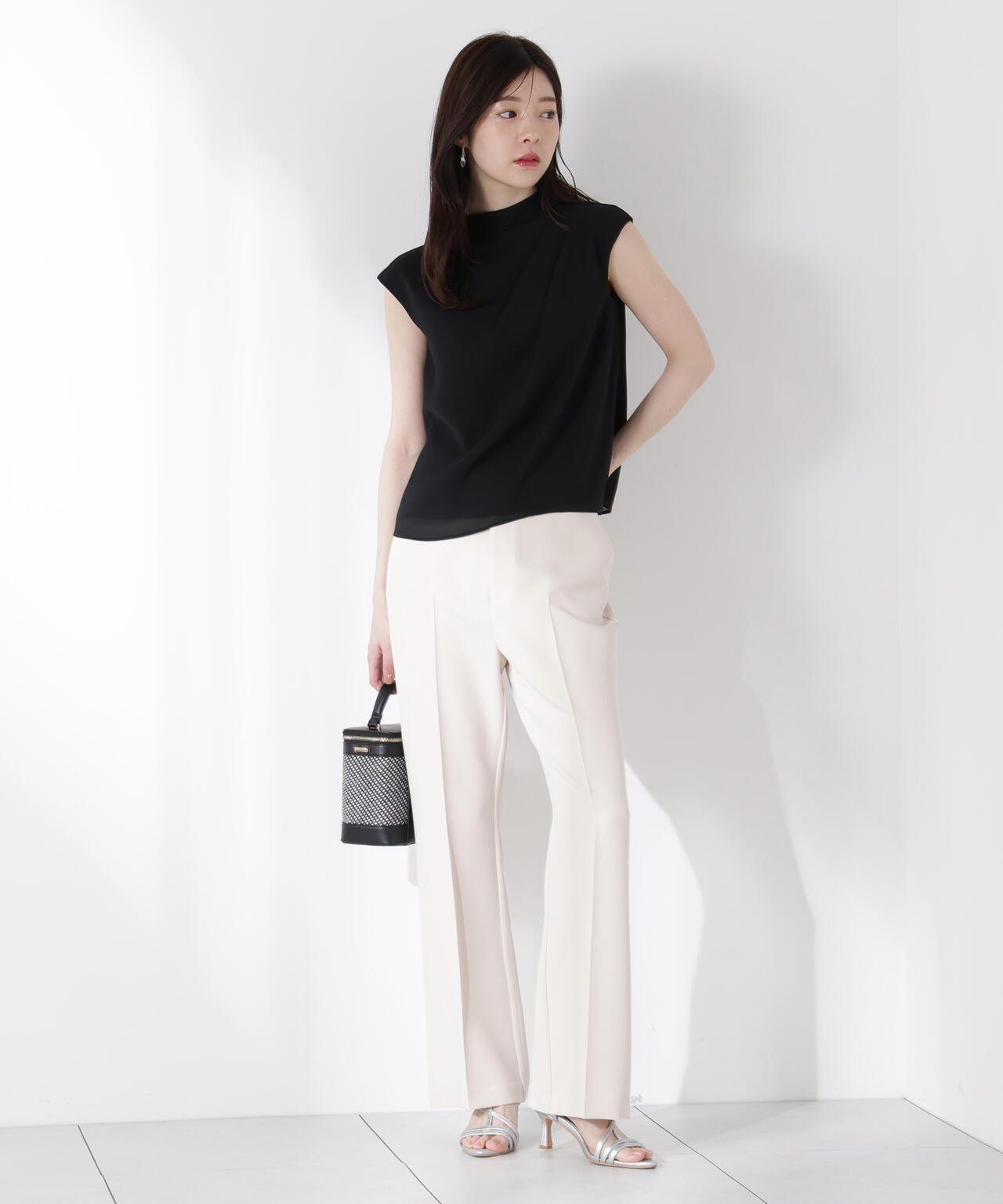 美脚フレアーパンツ