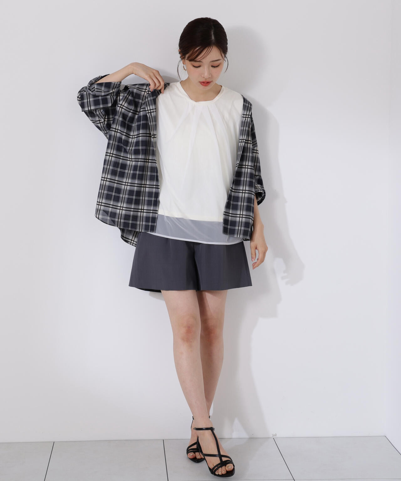 タックショートパンツ