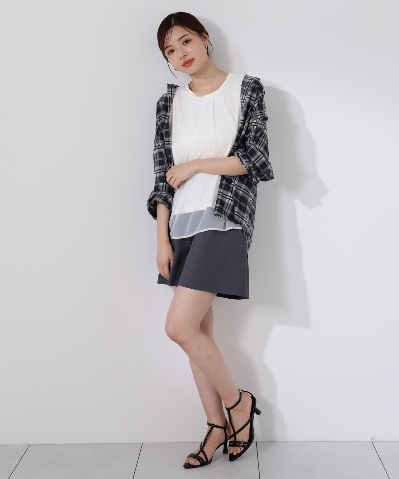 タックショートパンツ