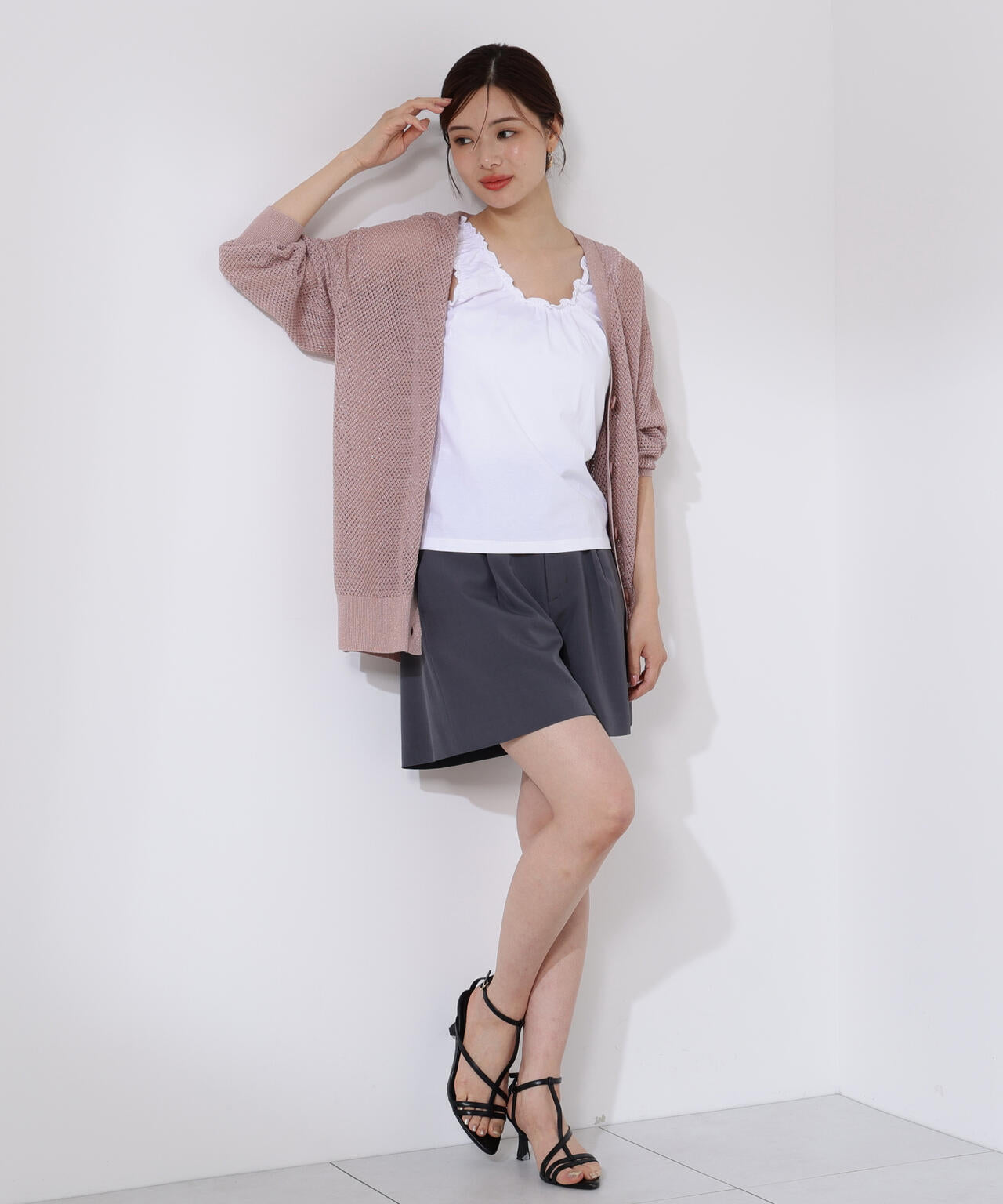 タックショートパンツ