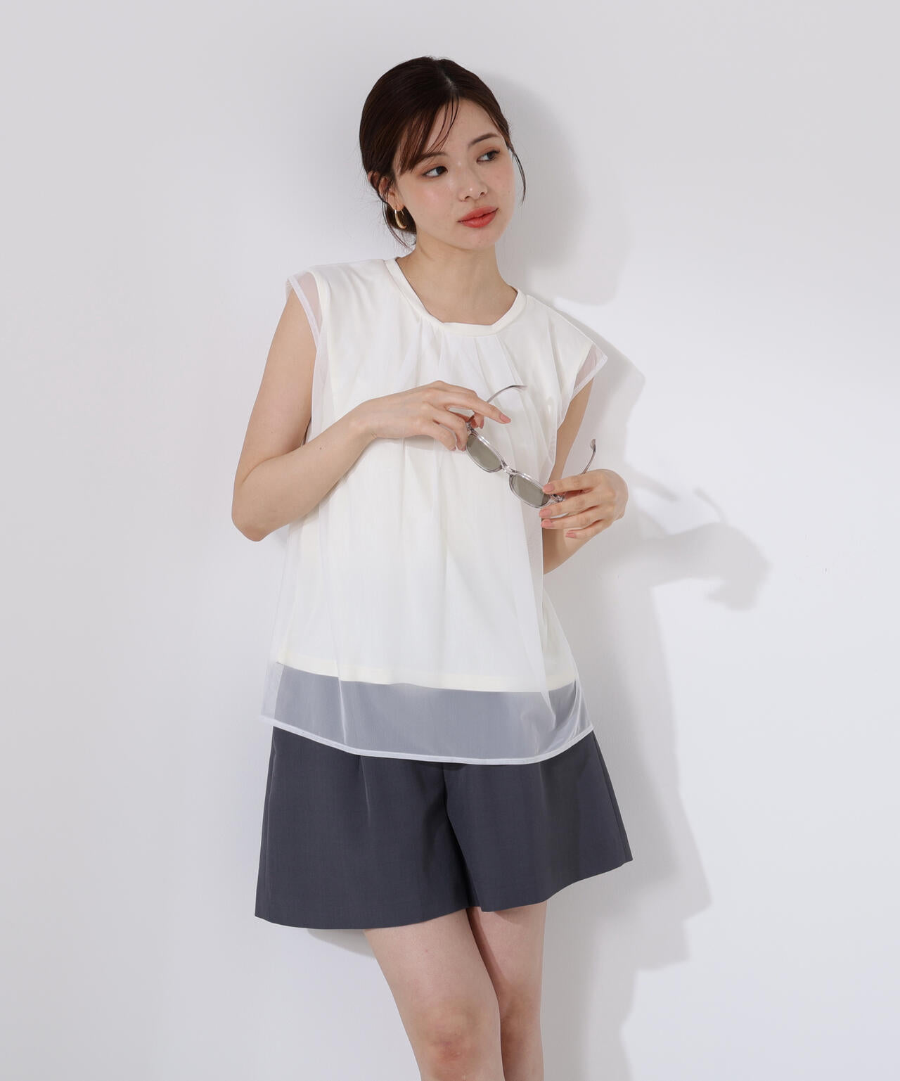 タックショートパンツ