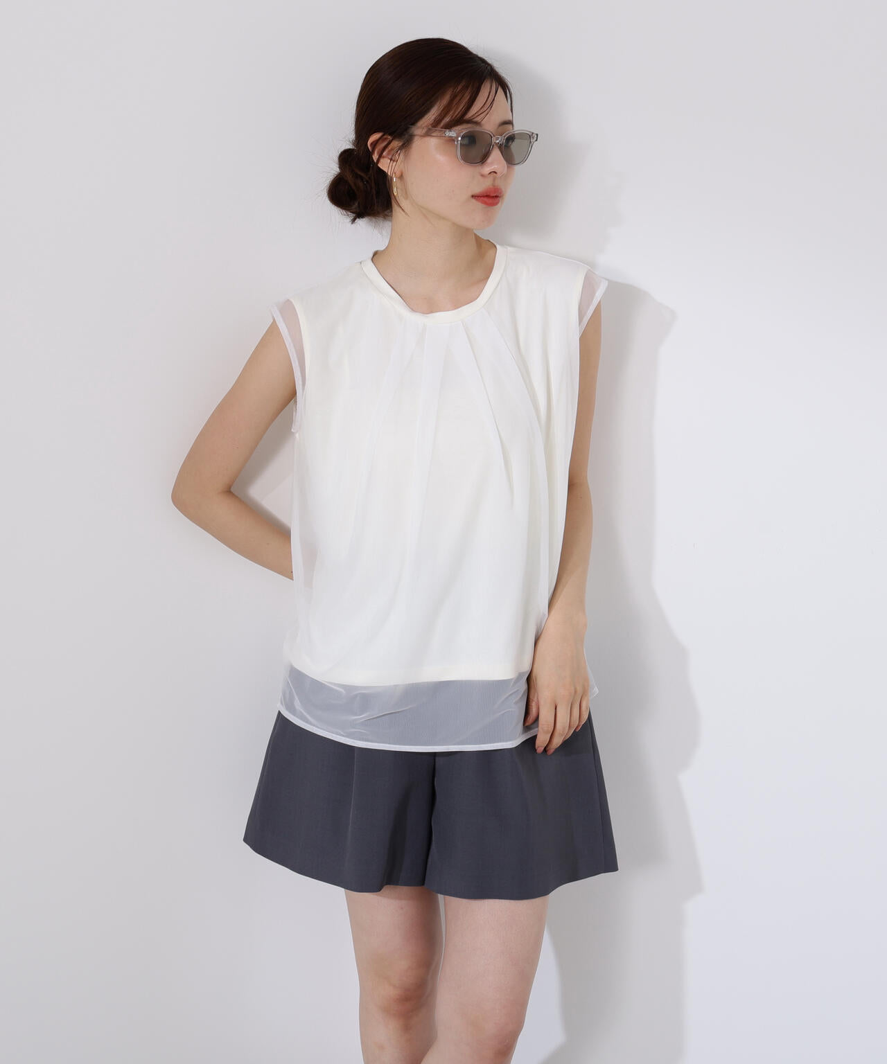 タックショートパンツ