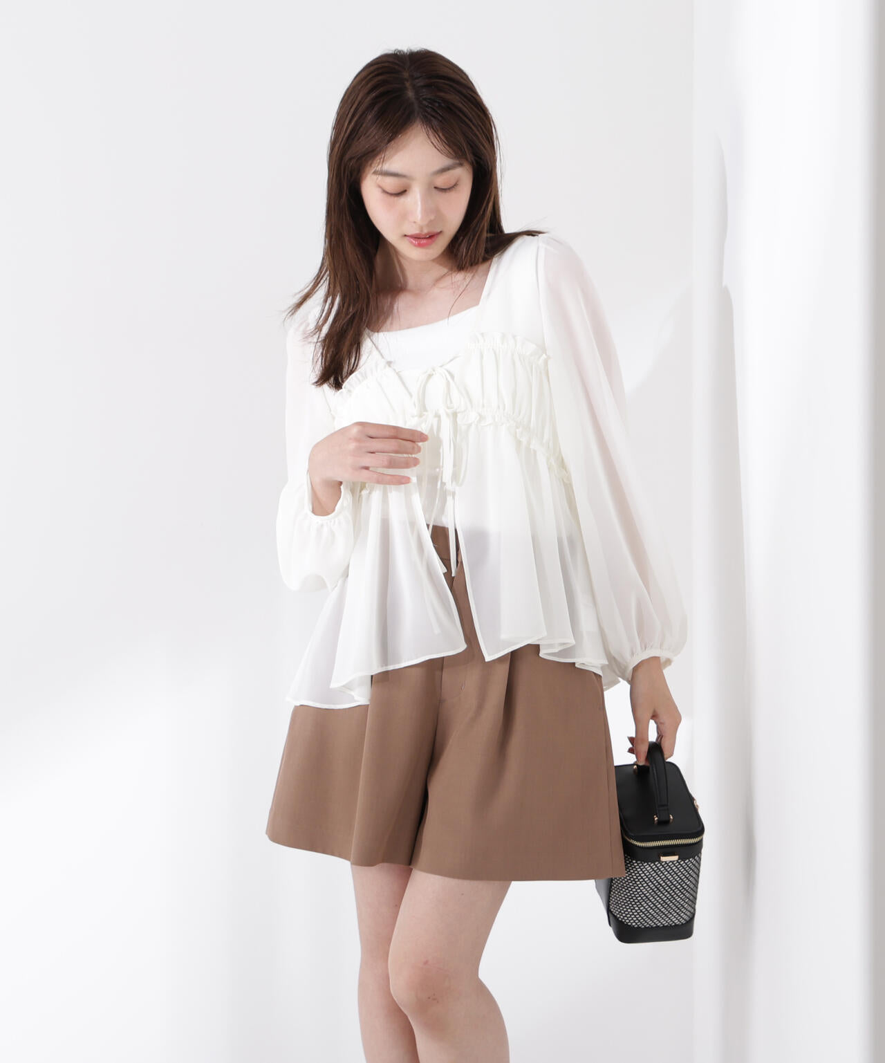 タックショートパンツ