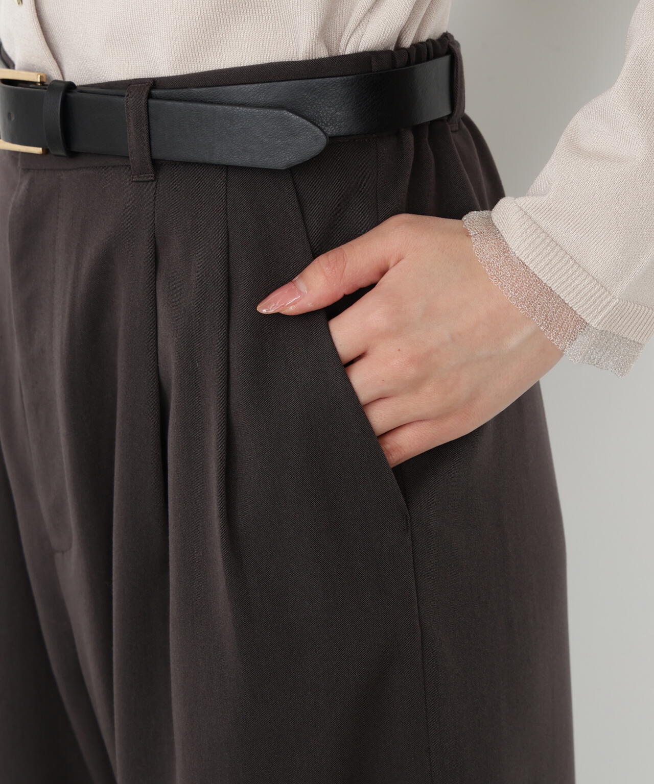 【松川星さん着用】ベルト付きタックパンツ