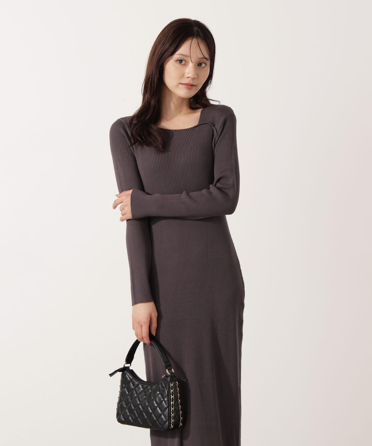 デコルテアシメリブニットワンピース