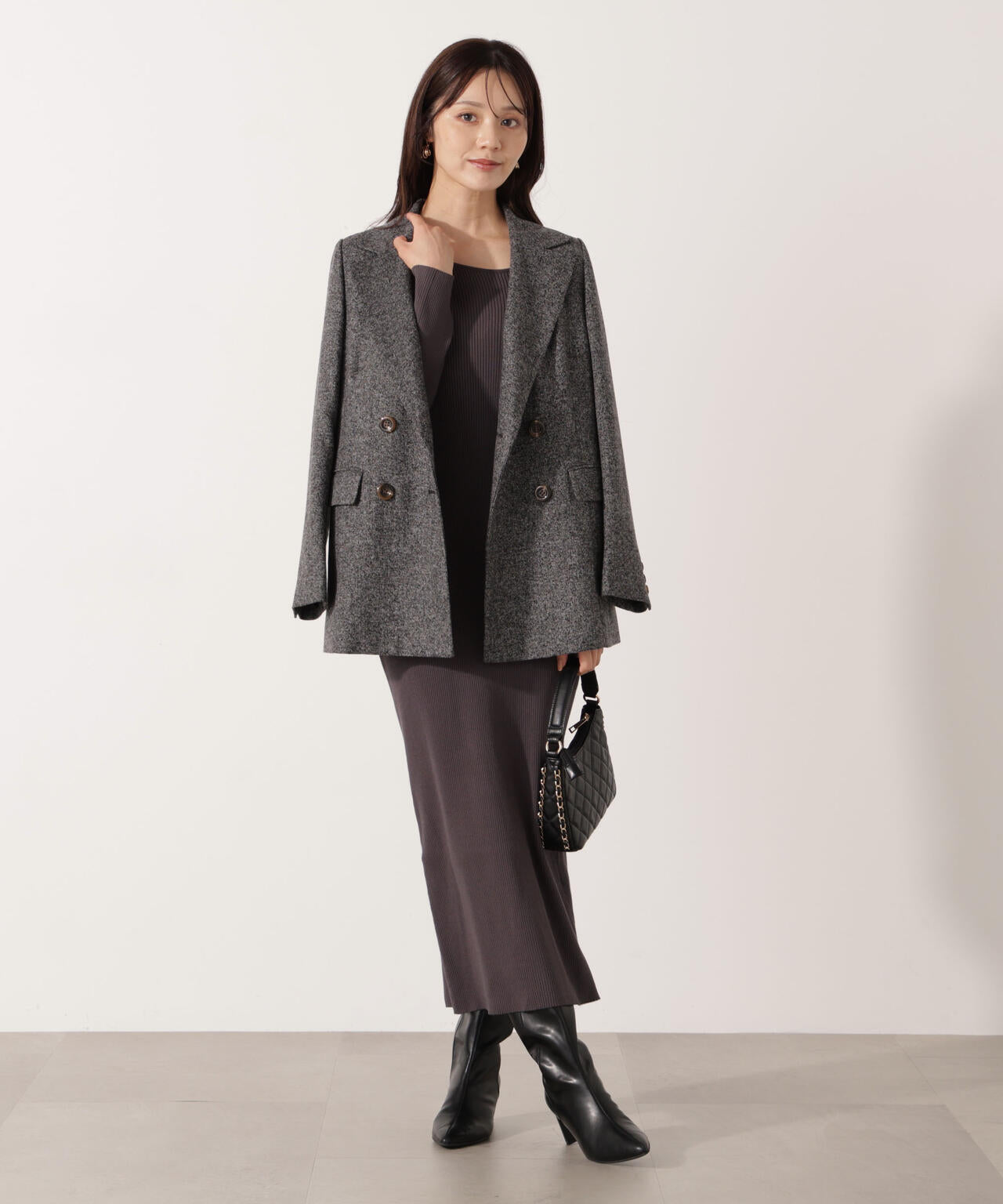 デコルテアシメリブニットワンピース