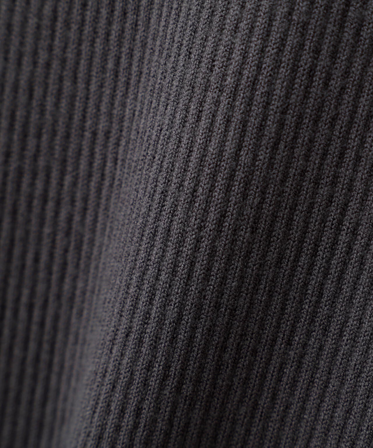 デコルテアシメリブニットワンピース