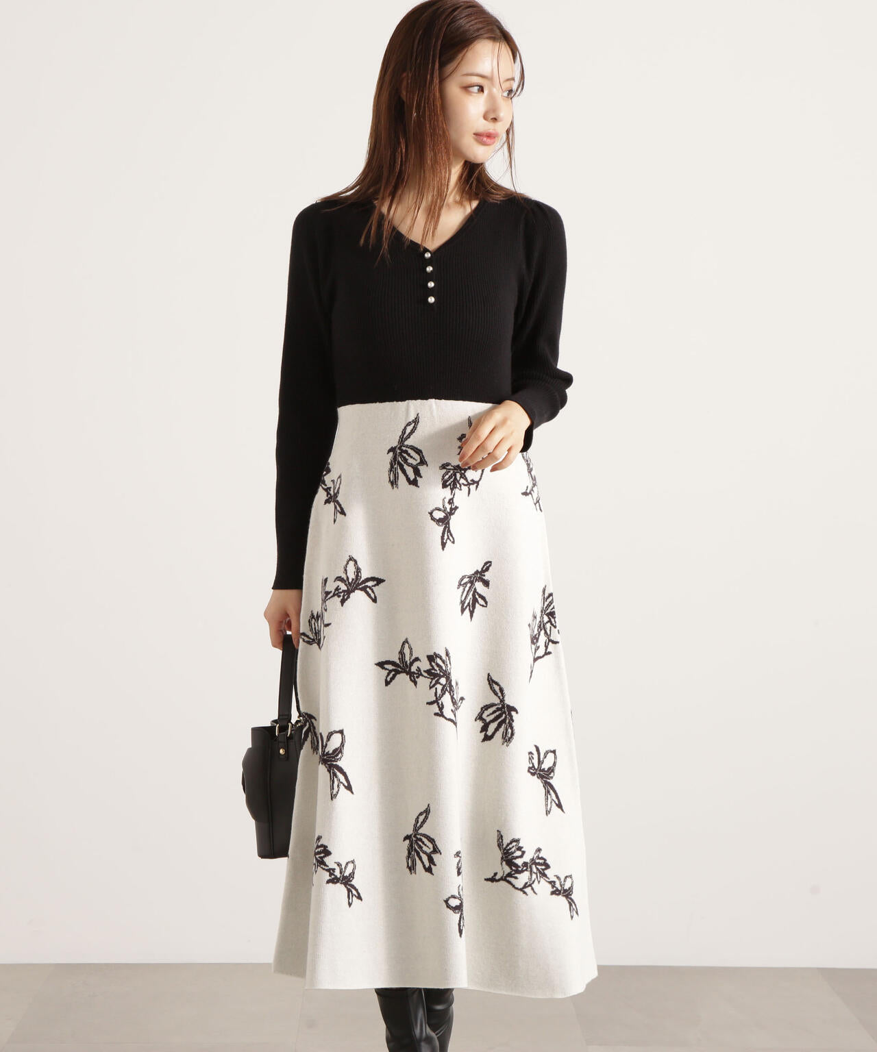 花柄ジャガードニットワンピース【ブルー×エクリュ:WEB・一部店舗限定】