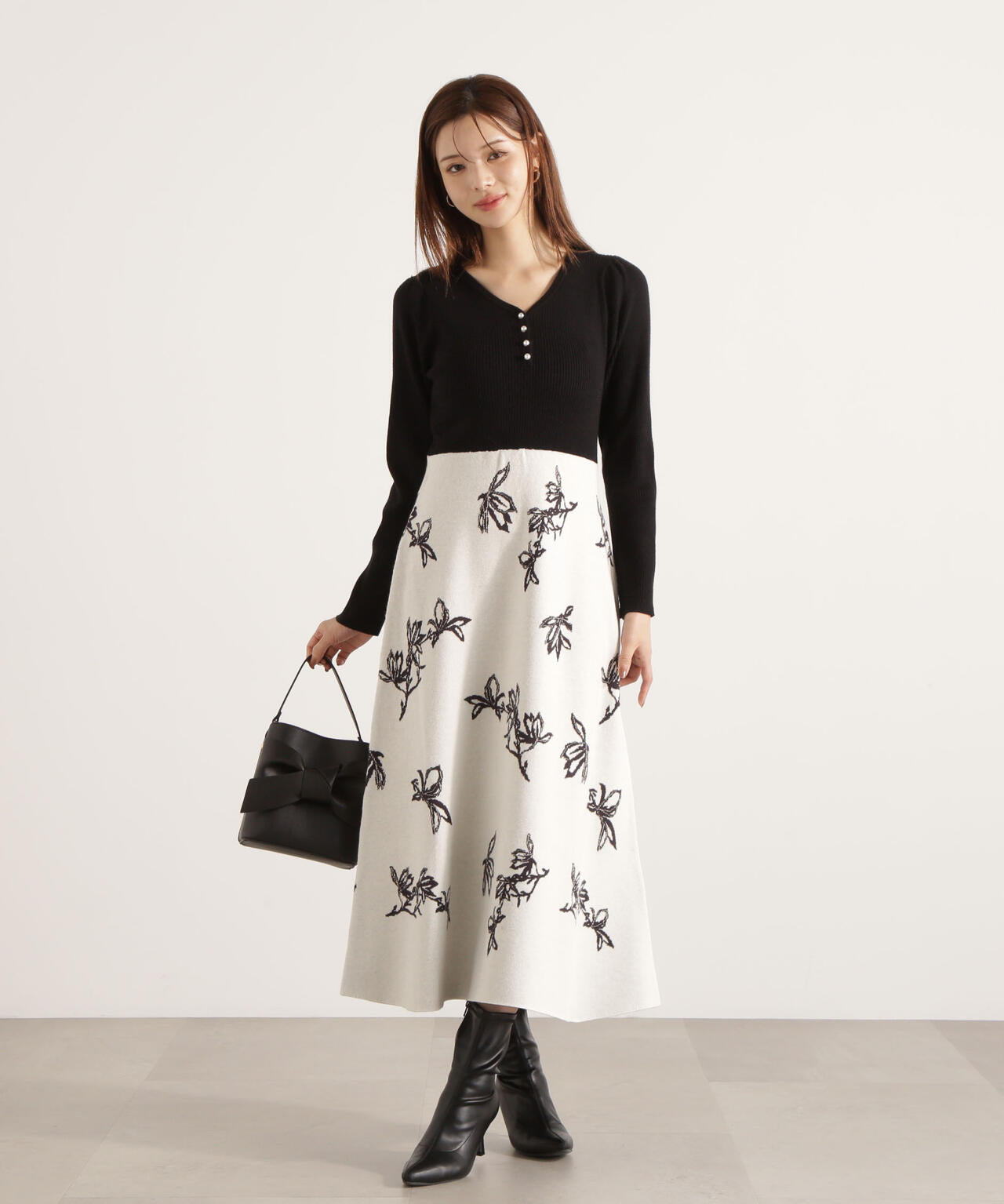 花柄ジャガードニットワンピース【ブルー×エクリュ:WEB・一部店舗限定】