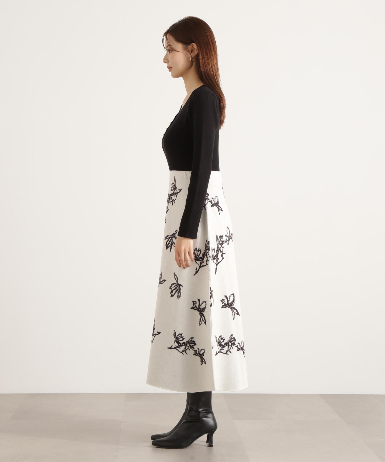 花柄ジャガードニットワンピース【ブルー×エクリュ:WEB・一部店舗限定】