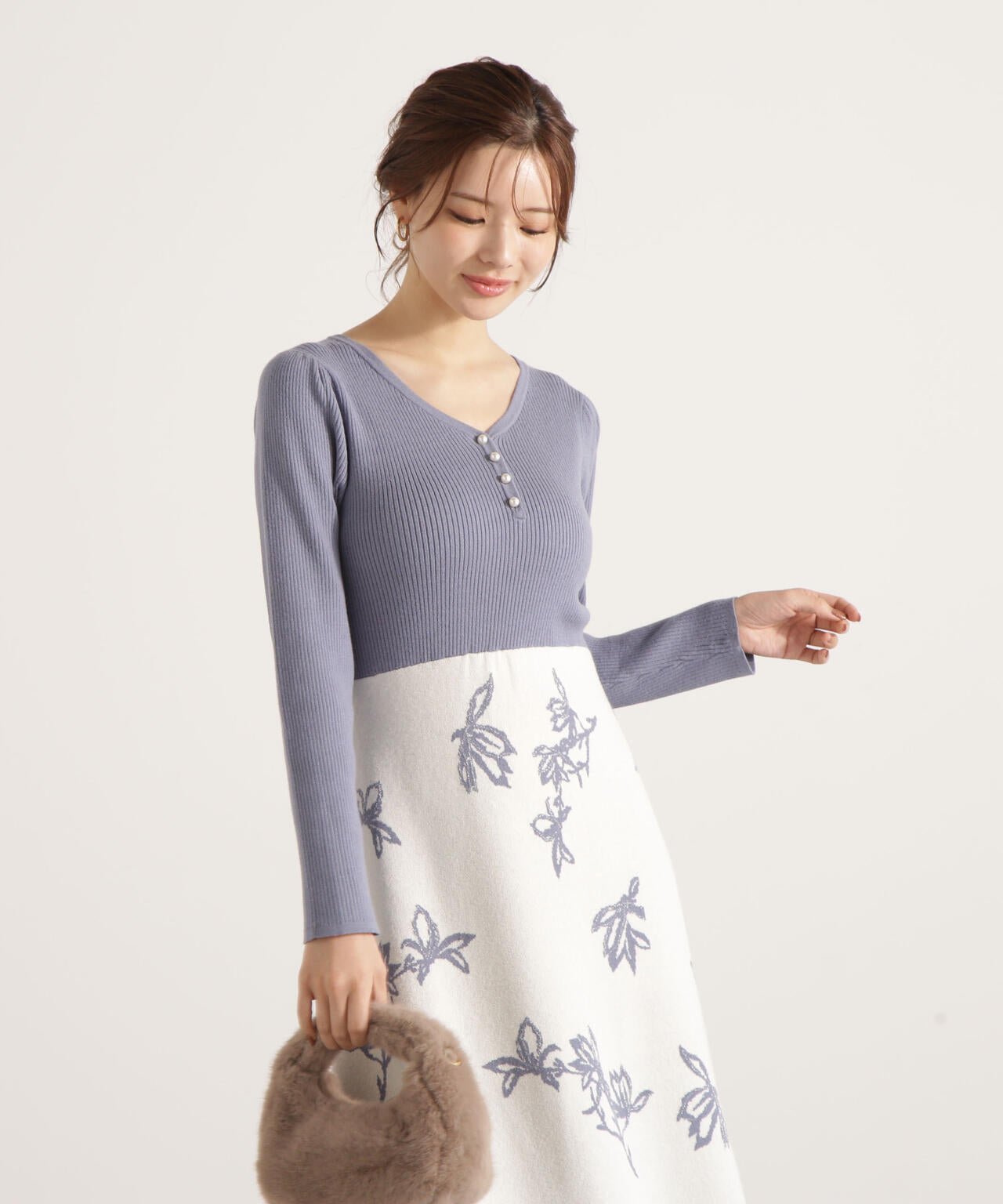 花柄ジャガードニットワンピース【ブルー×エクリュ:WEB・一部店舗限定】