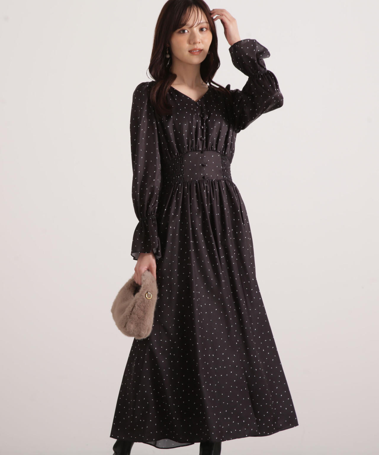 <ウォッシャブル>クルミ釦付きギャザーワンピース