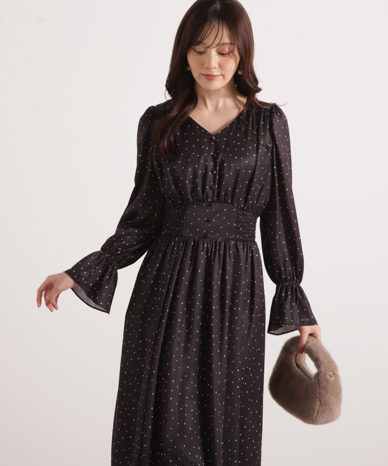 <ウォッシャブル>クルミ釦付きギャザーワンピース