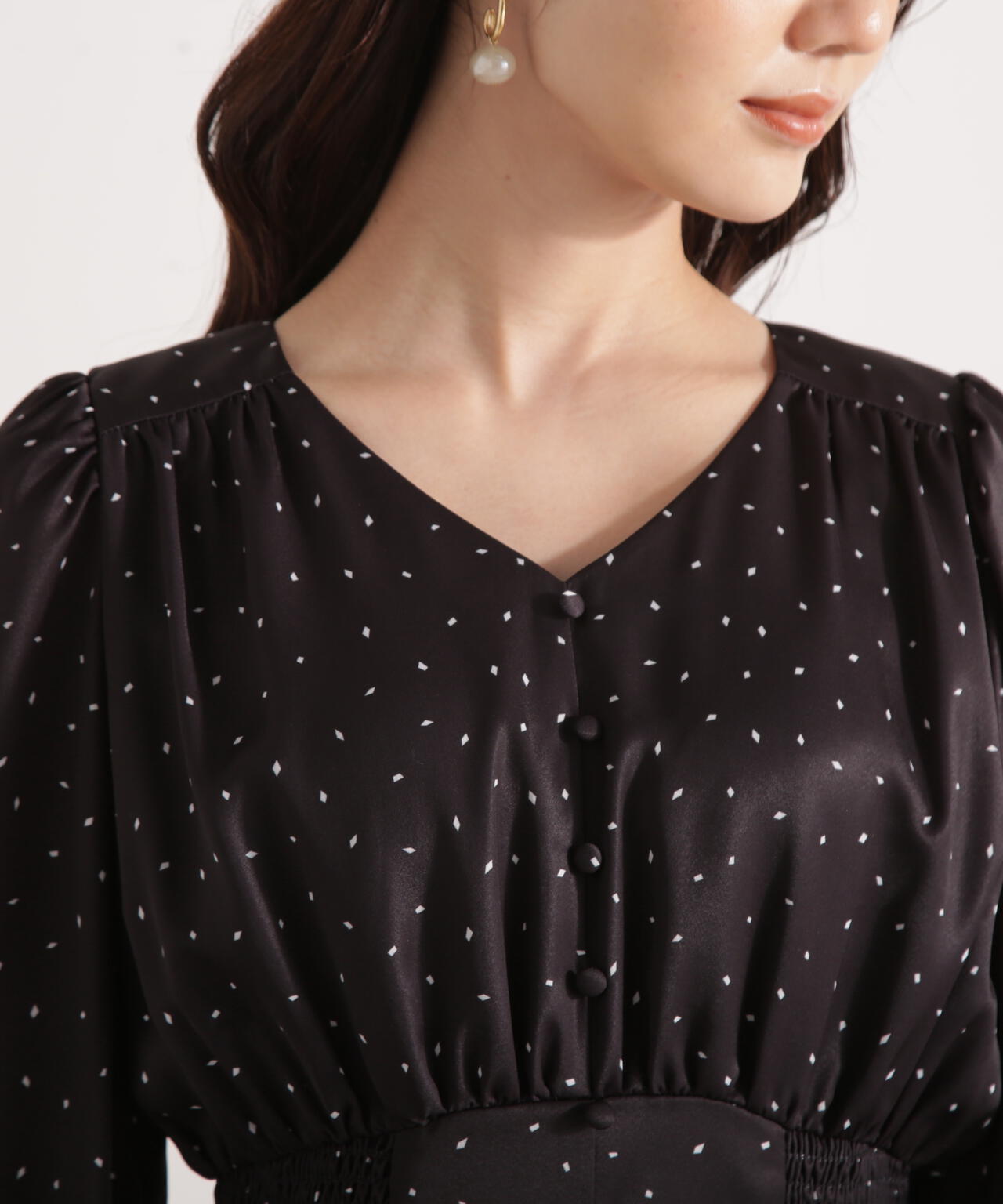 <ウォッシャブル>クルミ釦付きギャザーワンピース