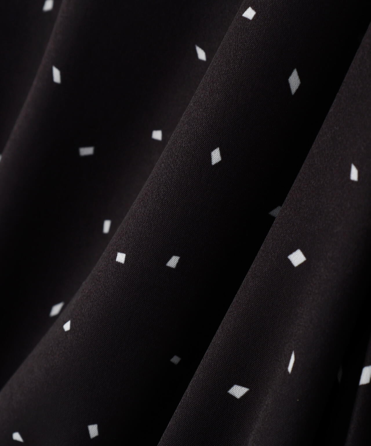 <ウォッシャブル>クルミ釦付きギャザーワンピース