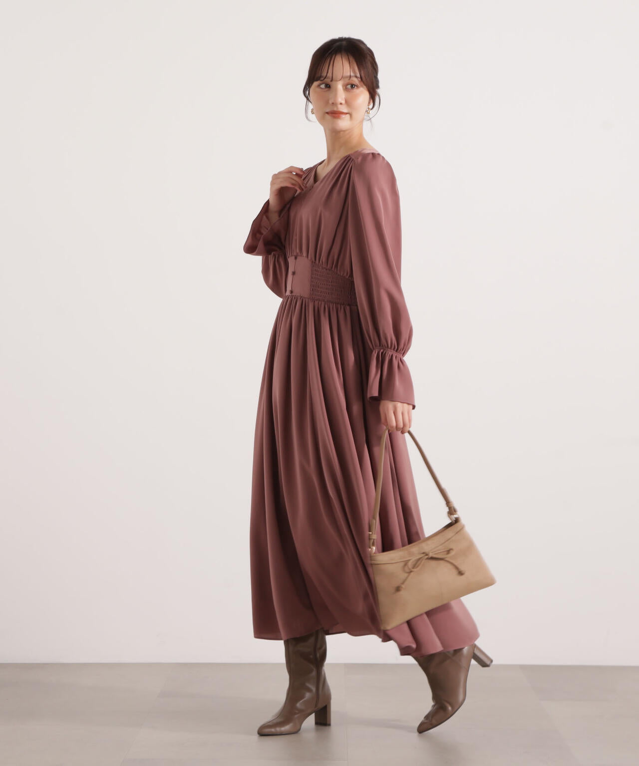 <ウォッシャブル>クルミ釦付きギャザーワンピース