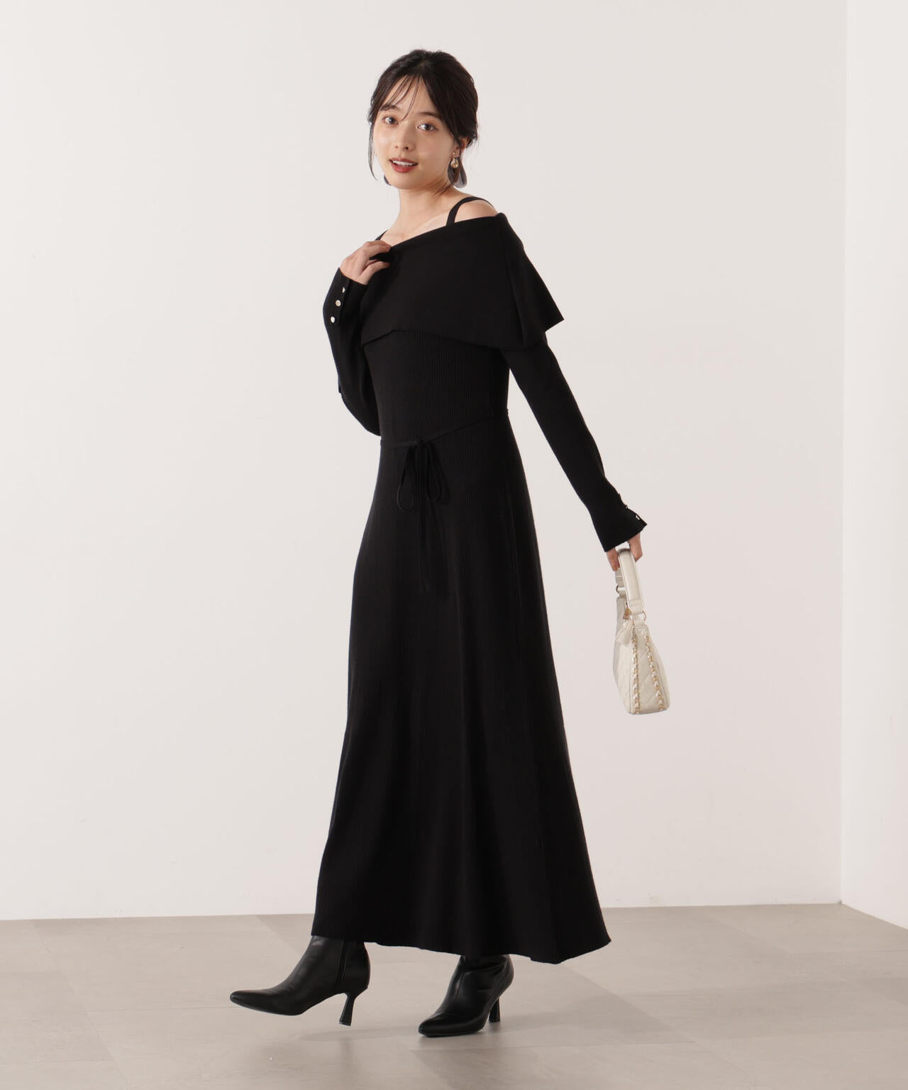 【加藤栞さん着用】オフショルリブニットワンピース